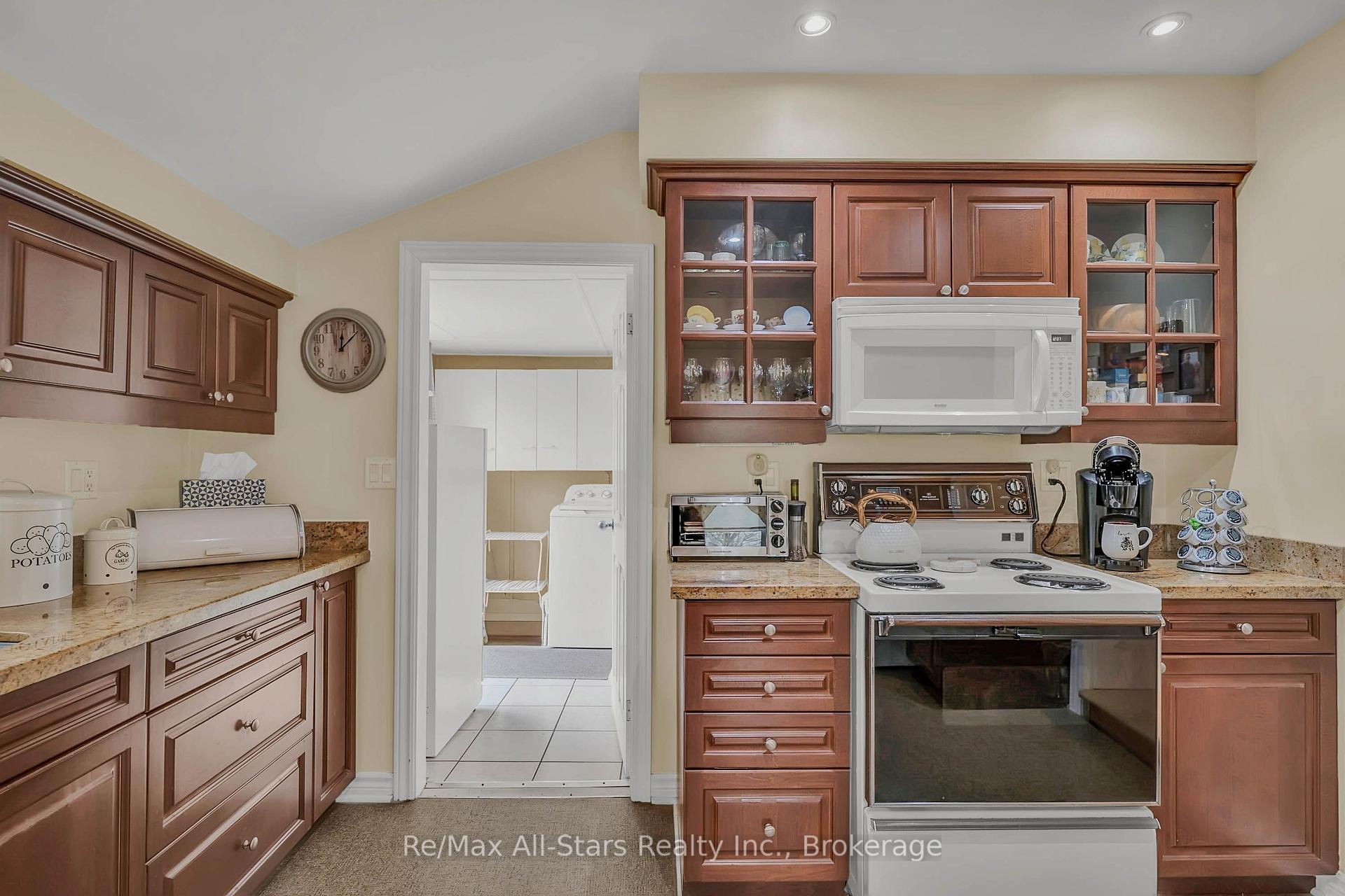 Photo 14 of 12 North Street, Kawartha Lakes, Fenelon Falls — HOMEH