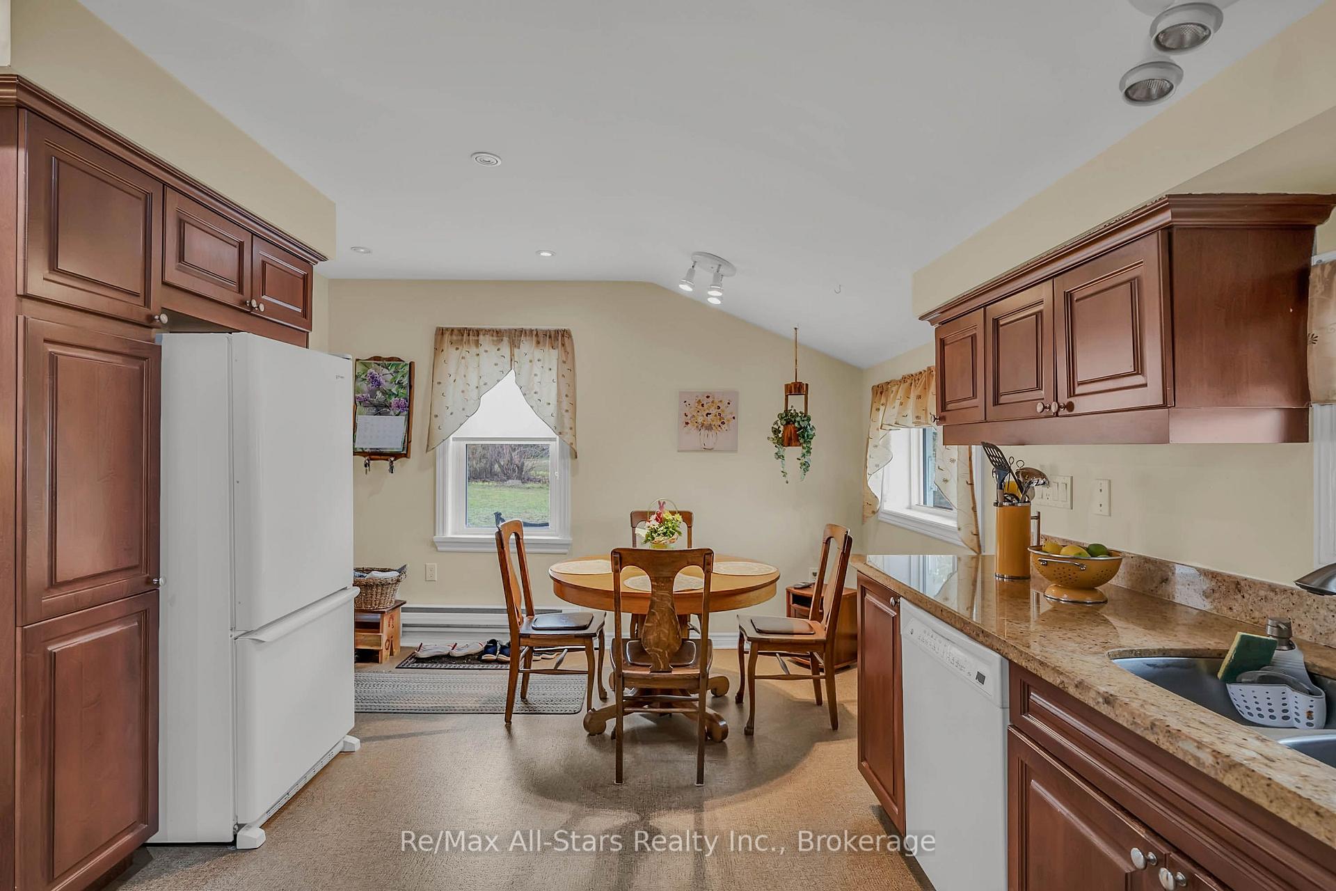 Photo 15 of 12 North Street, Kawartha Lakes, Fenelon Falls — HOMEH