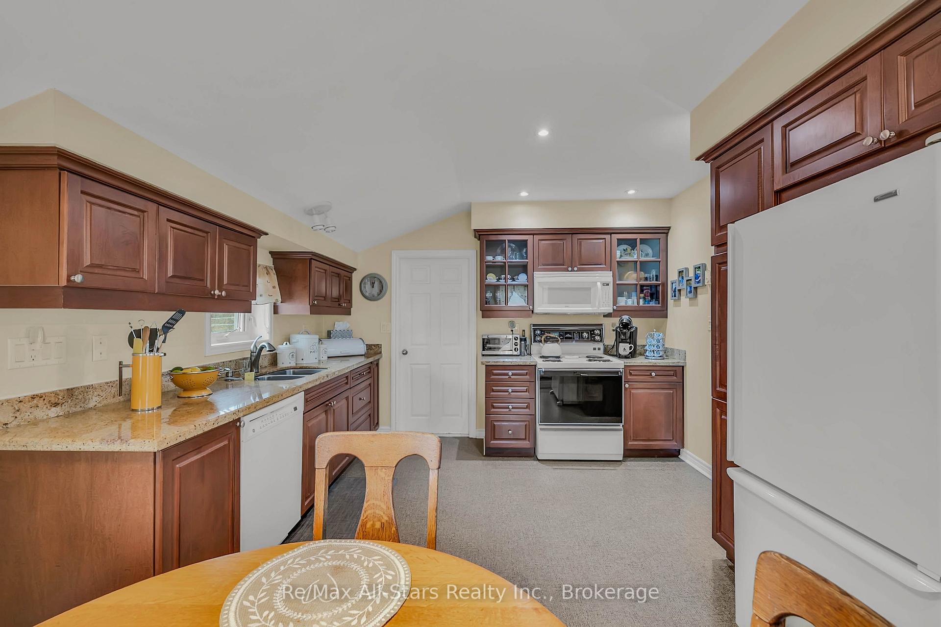 Photo 16 of 12 North Street, Kawartha Lakes, Fenelon Falls — HOMEH