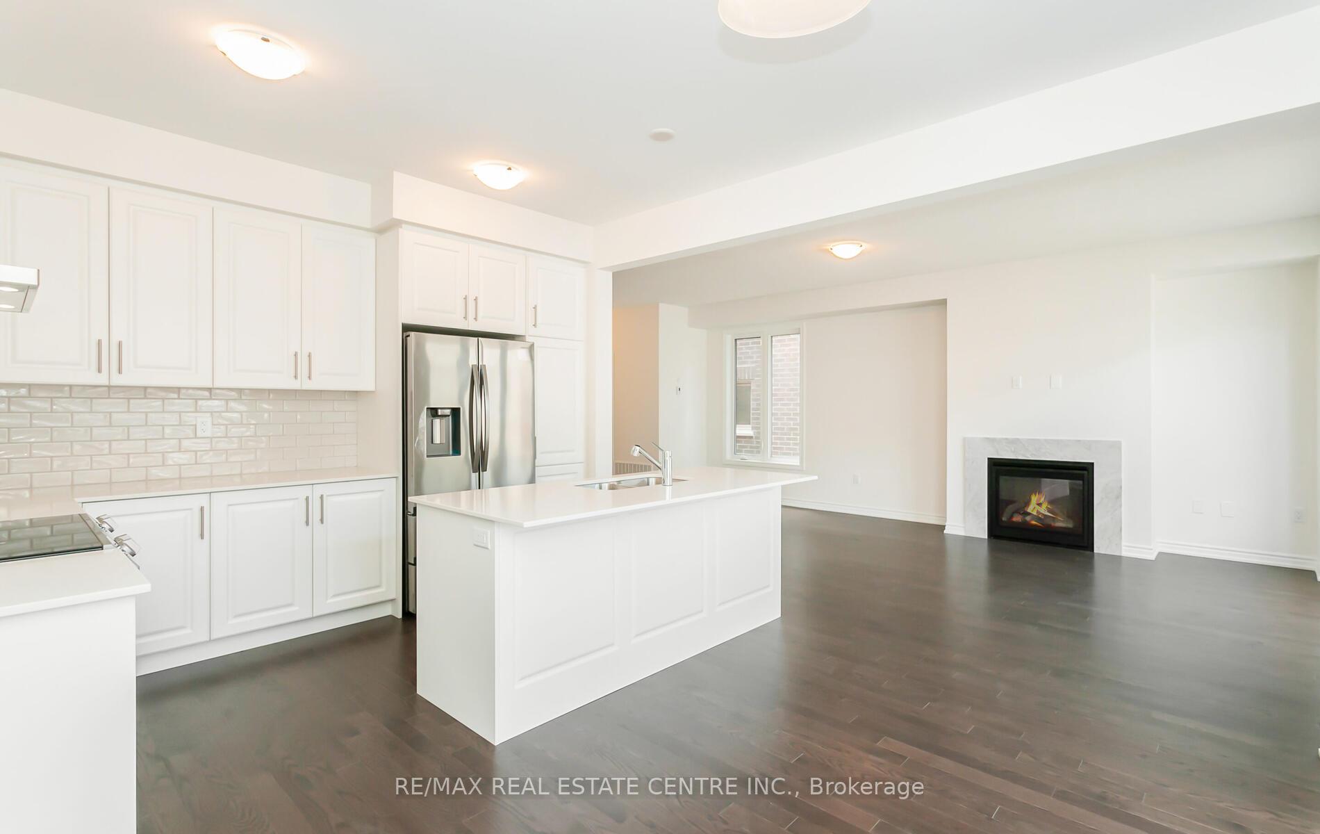 Photo 10 of 37 Gemini Drive, Barrie, Rural Barrie Southeast — HOMEH