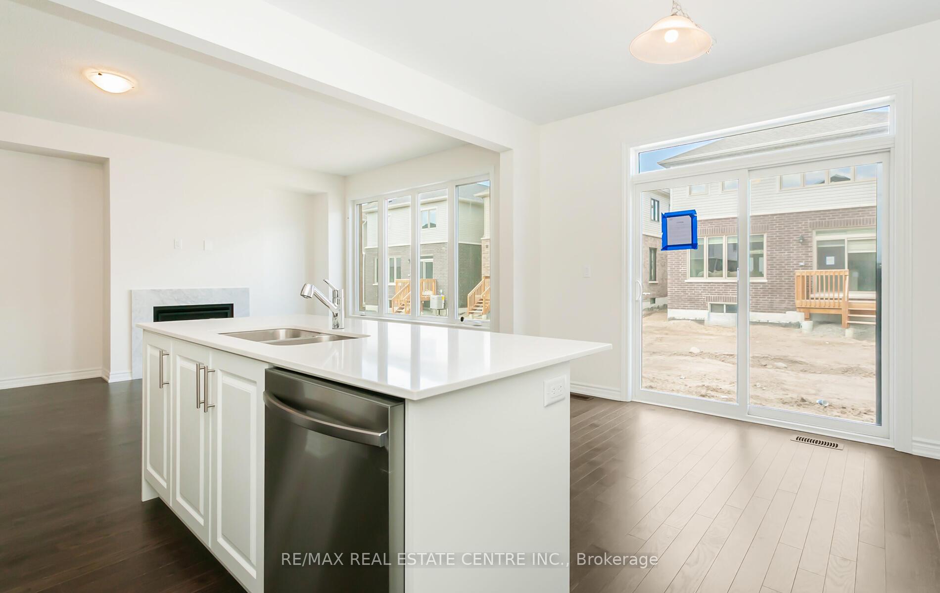 Photo 13 of 37 Gemini Drive, Barrie, Rural Barrie Southeast — HOMEH