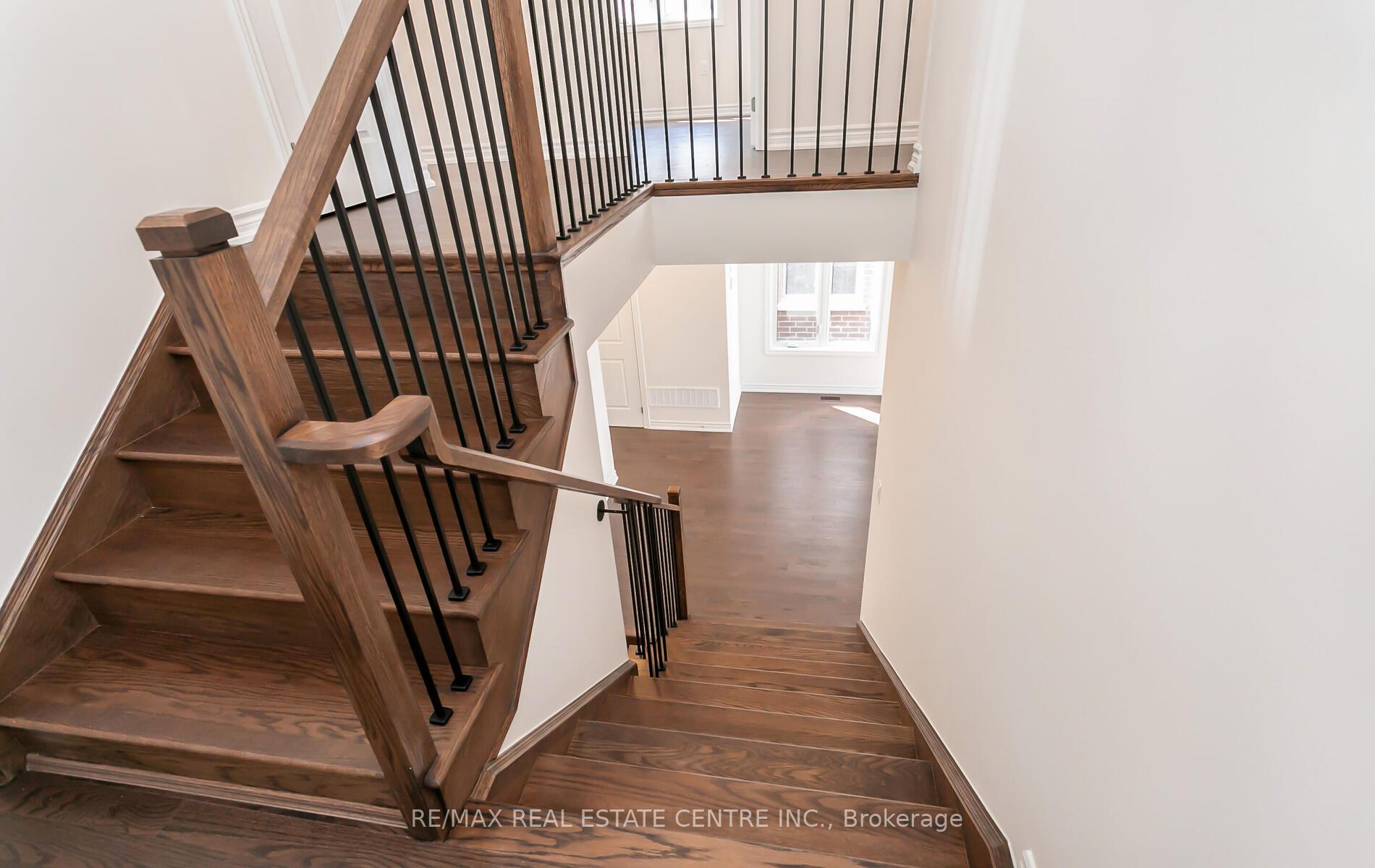 Photo 17 of 37 Gemini Drive, Barrie, Rural Barrie Southeast — HOMEH