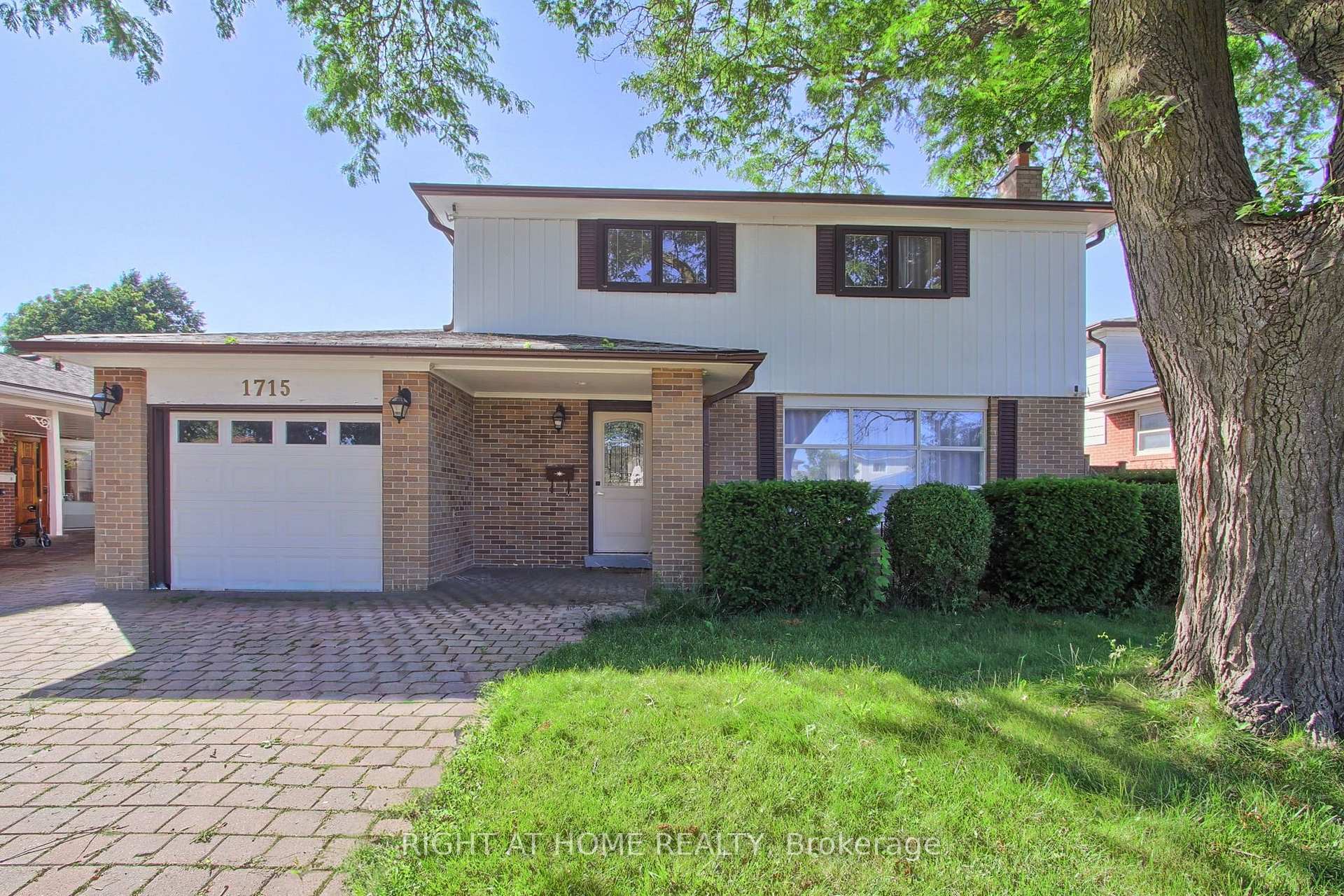 Front of 1715 Oberon Crescent