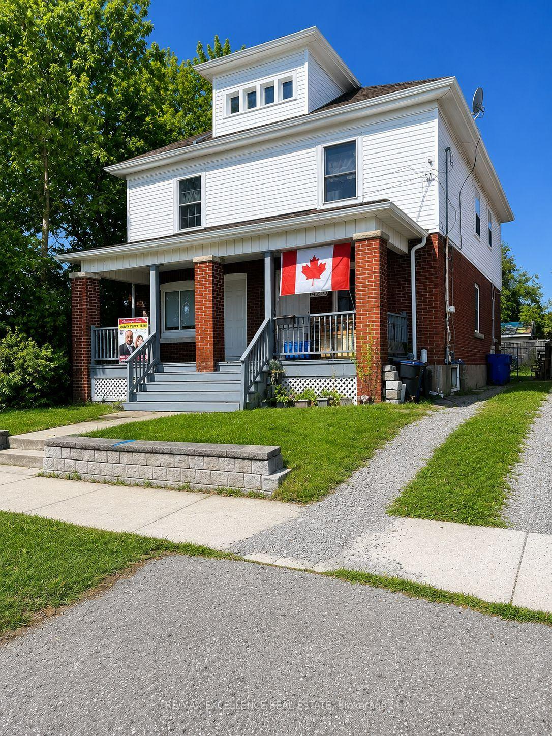 Photo 2 of 4255 Stanley Avenue, Niagara Falls, Cherrywood — HOMEH