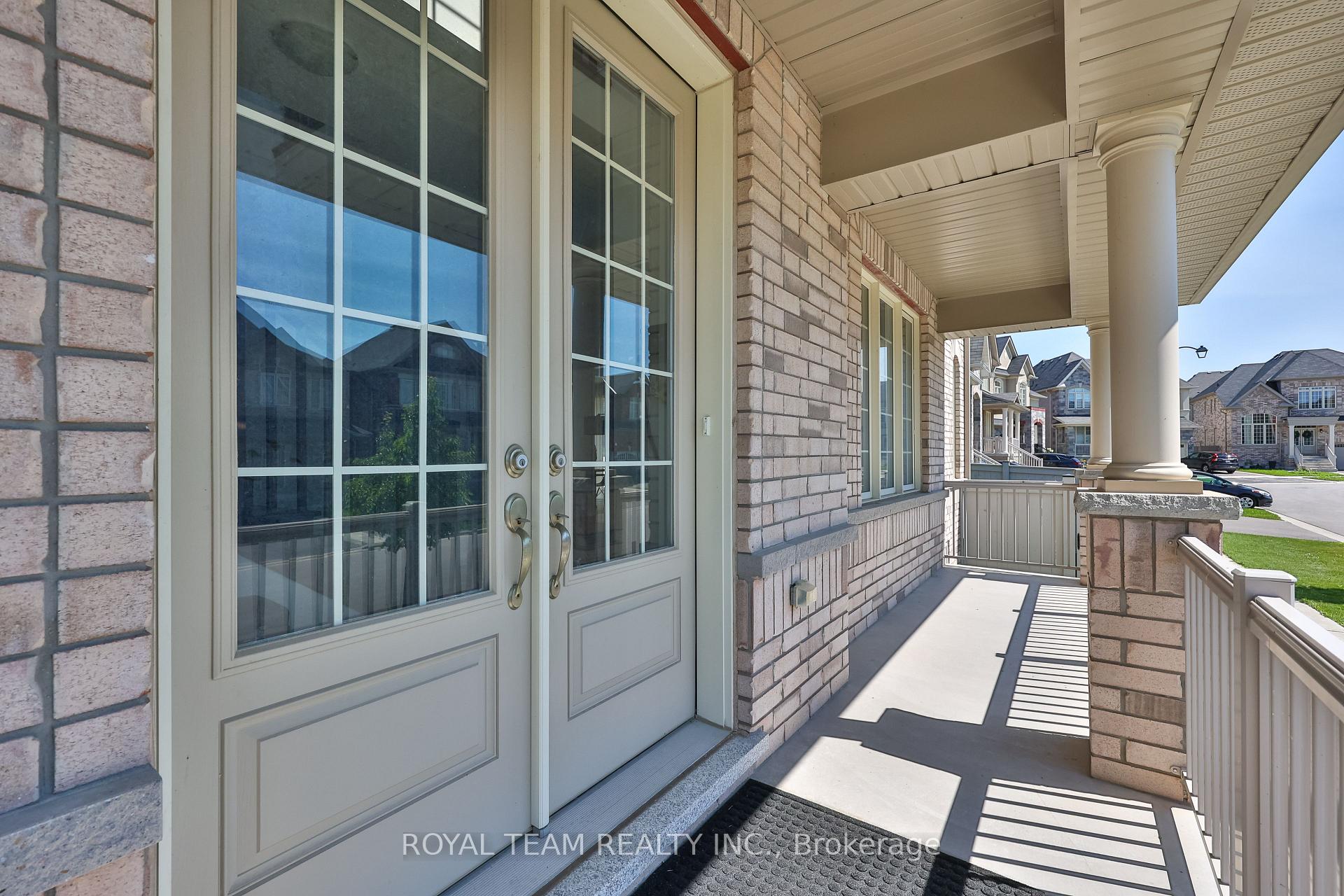 Photo 3 of 97 Kingknoll Crescent, Georgina, Keswick South — HOMEH