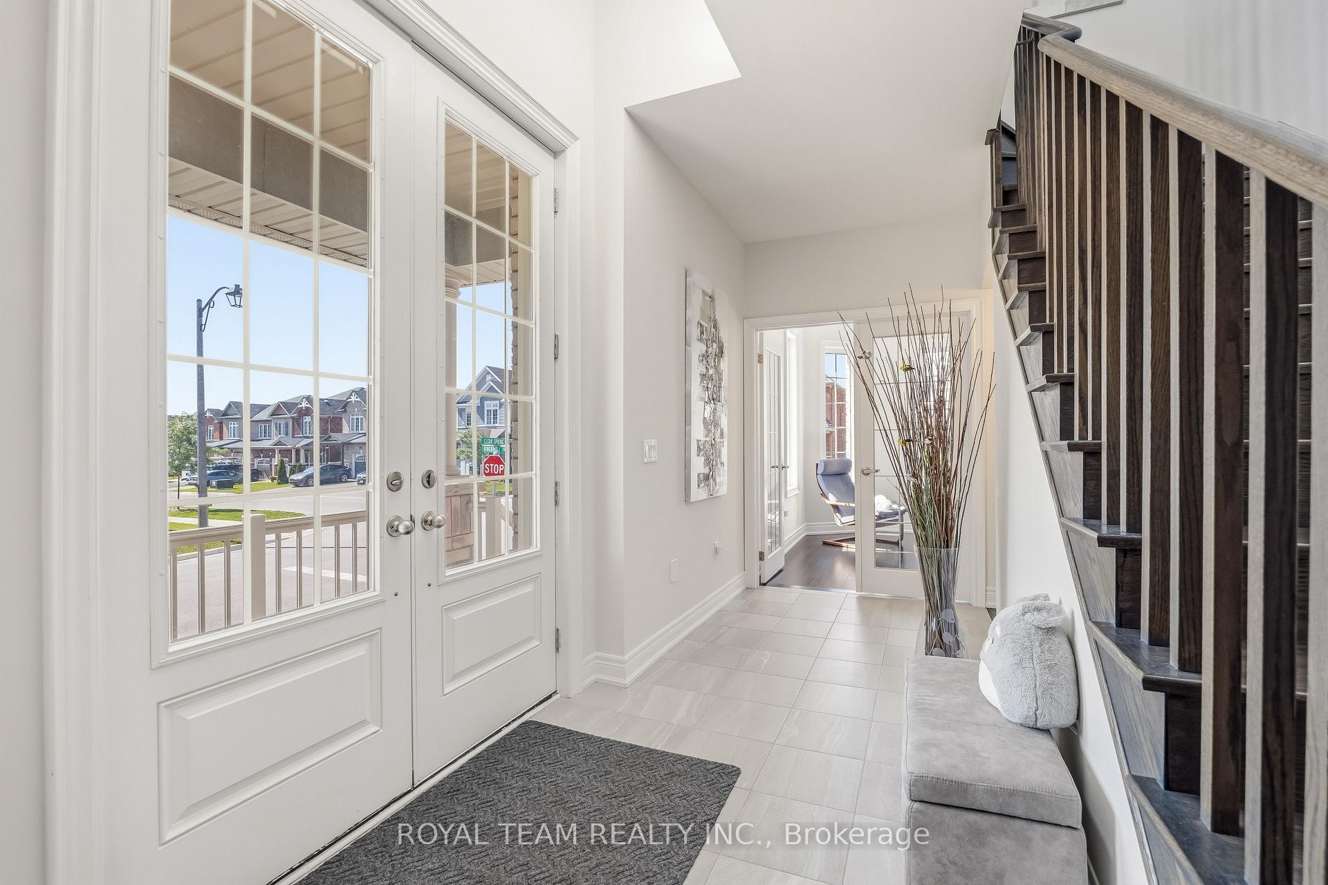 Photo 4 of 97 Kingknoll Crescent, Georgina, Keswick South — HOMEH