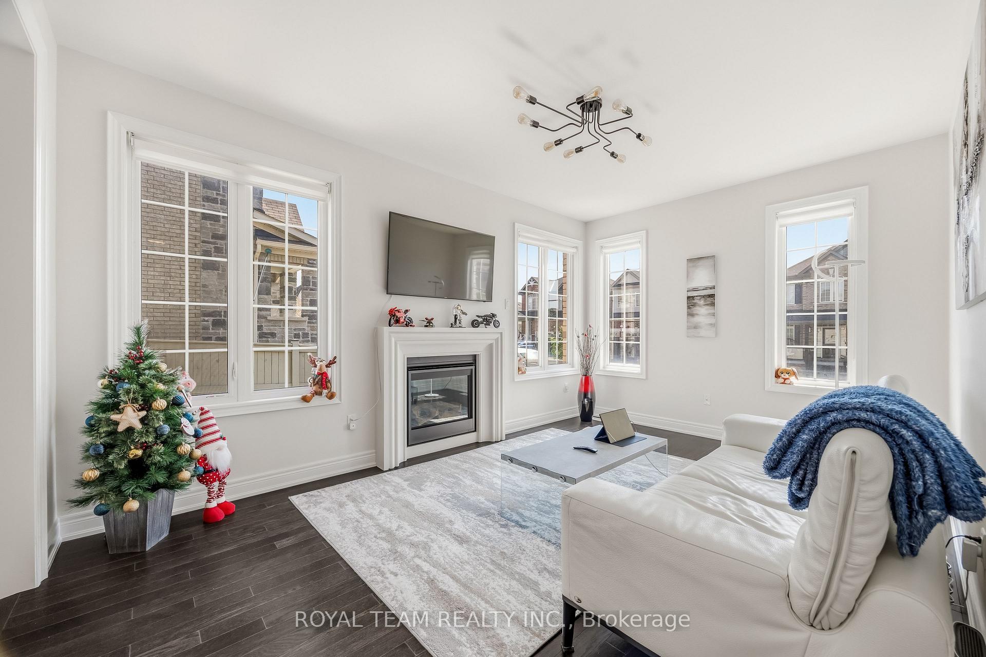 Photo 8 of 97 Kingknoll Crescent, Georgina, Keswick South — HOMEH