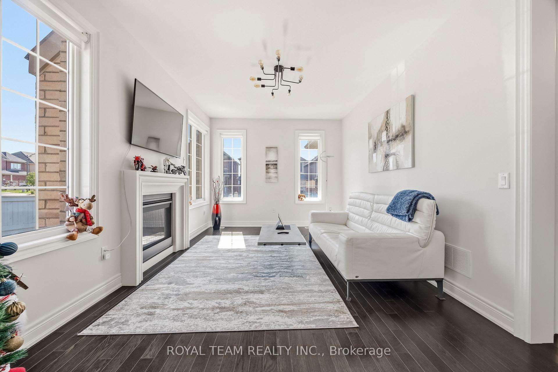 Photo 9 of 97 Kingknoll Crescent, Georgina, Keswick South — HOMEH
