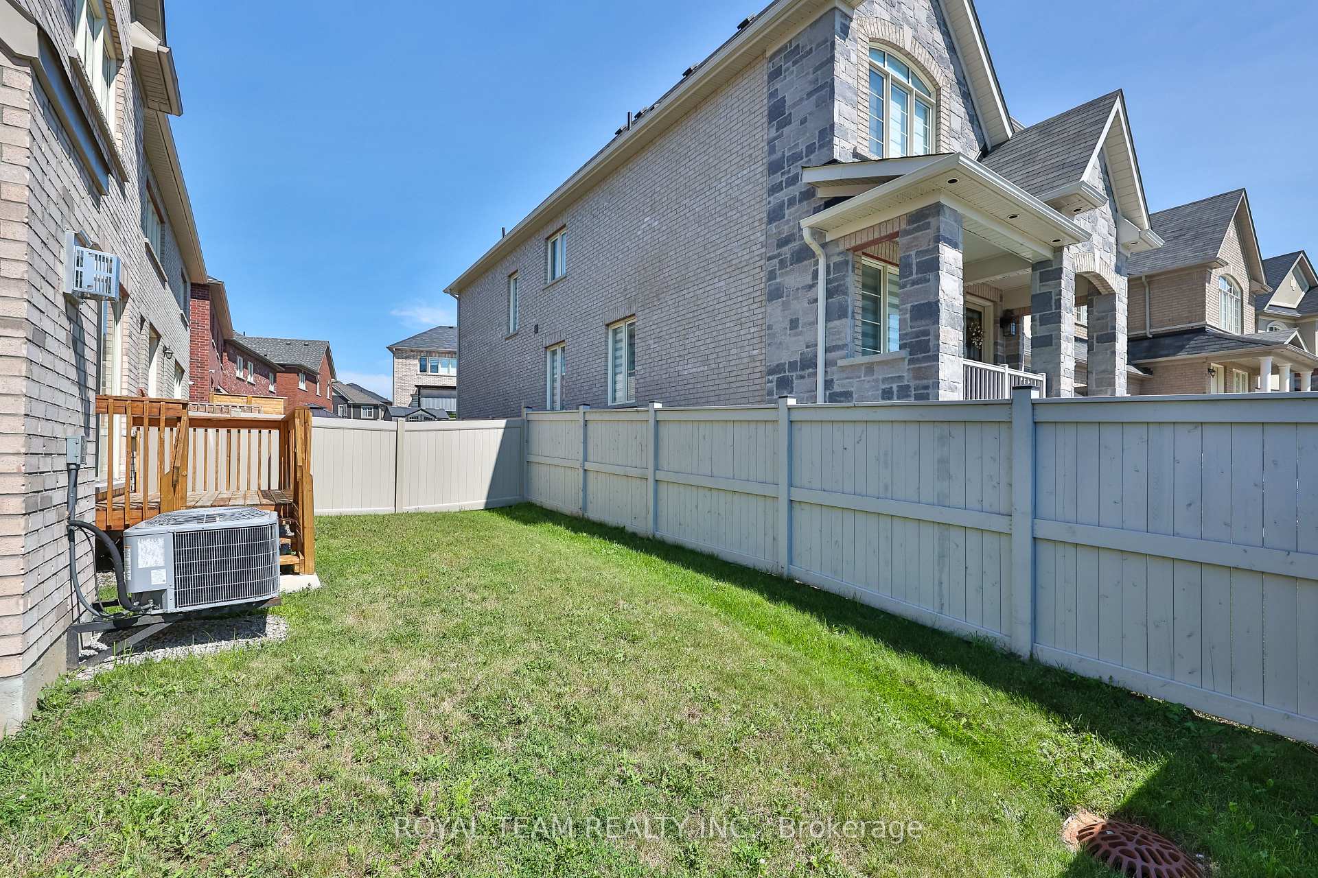 Photo 29 of 97 Kingknoll Crescent, Georgina, Keswick South — HOMEH