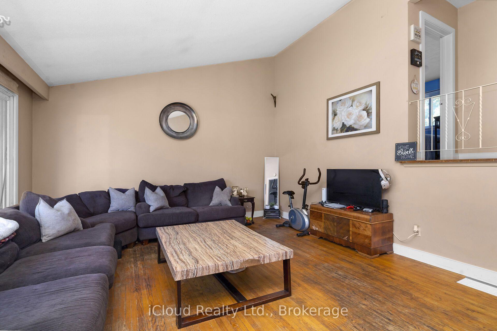Photo 5 of 32 Mowbray Place, Halton Hills, Acton — HOMEH
