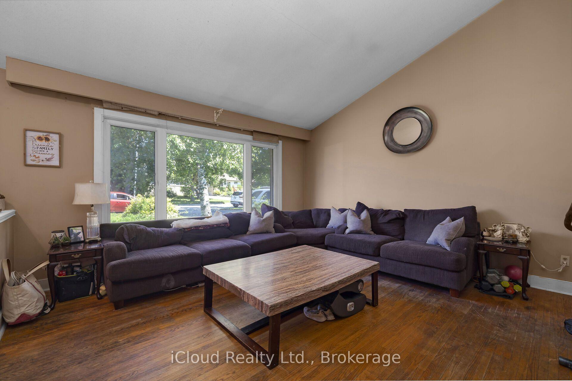 Photo 6 of 32 Mowbray Place, Halton Hills, Acton — HOMEH