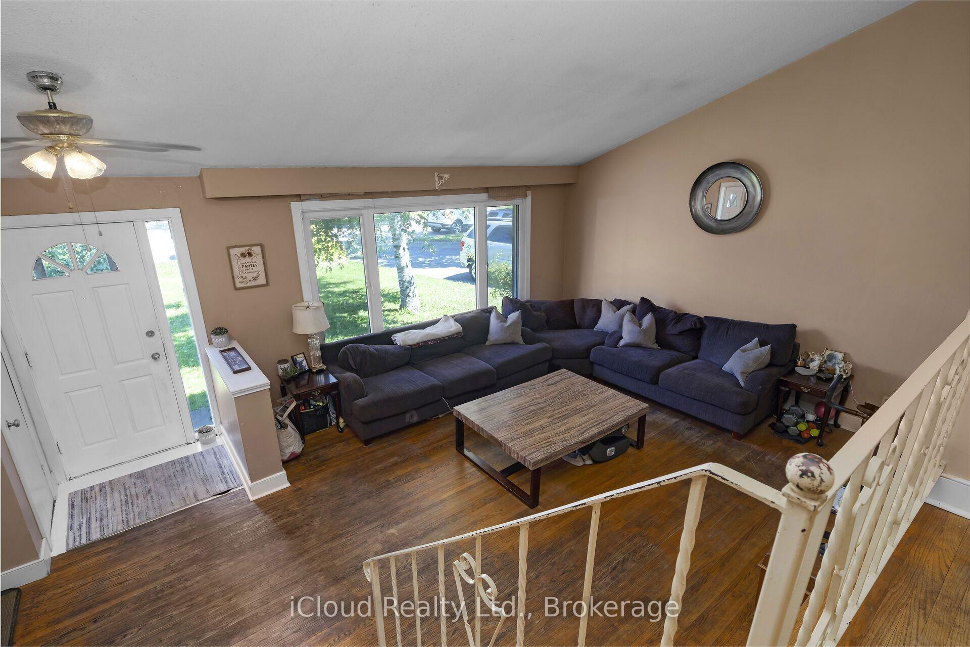 Photo 8 of 32 Mowbray Place, Halton Hills, Acton — HOMEH