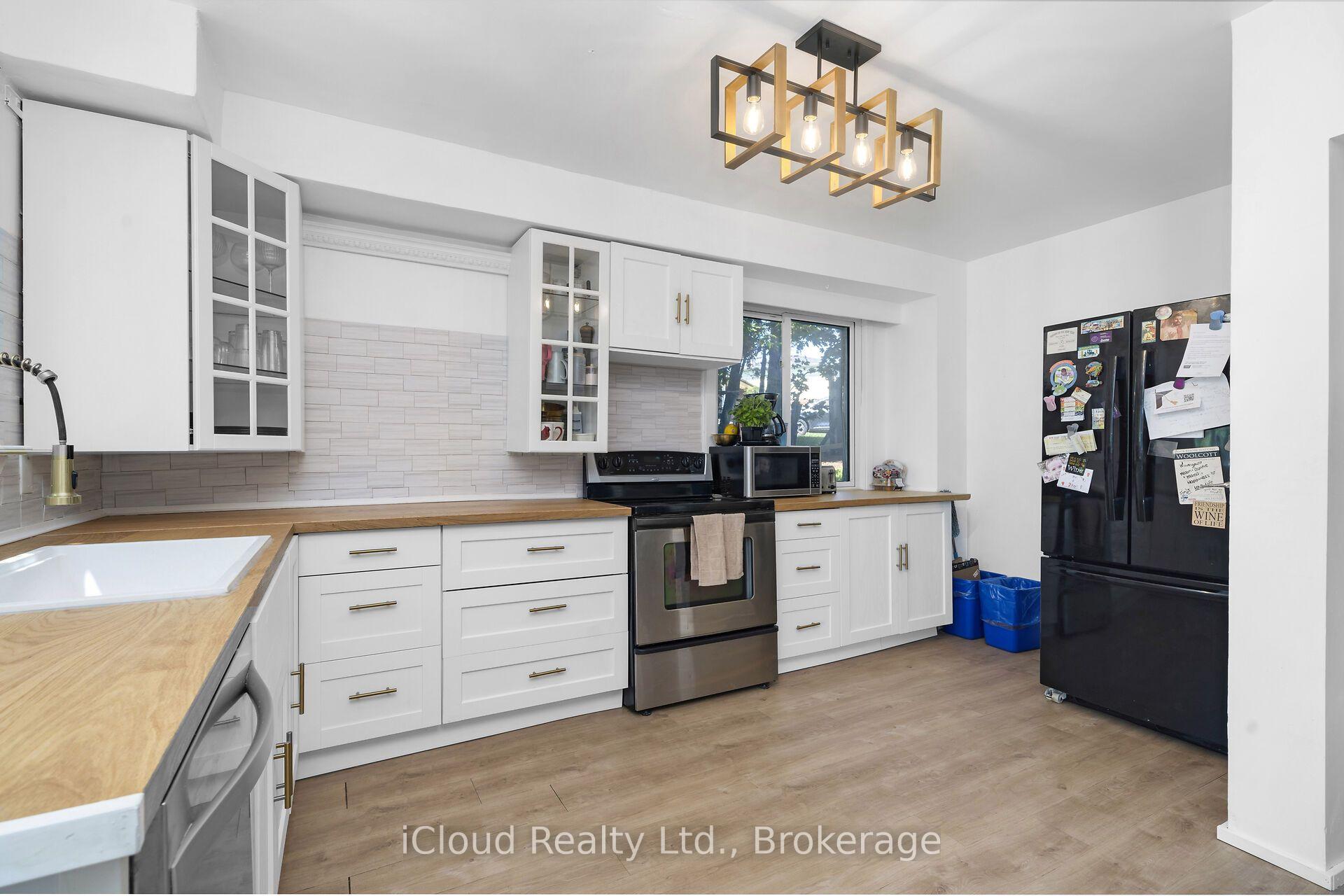 Photo 12 of 32 Mowbray Place, Halton Hills, Acton — HOMEH