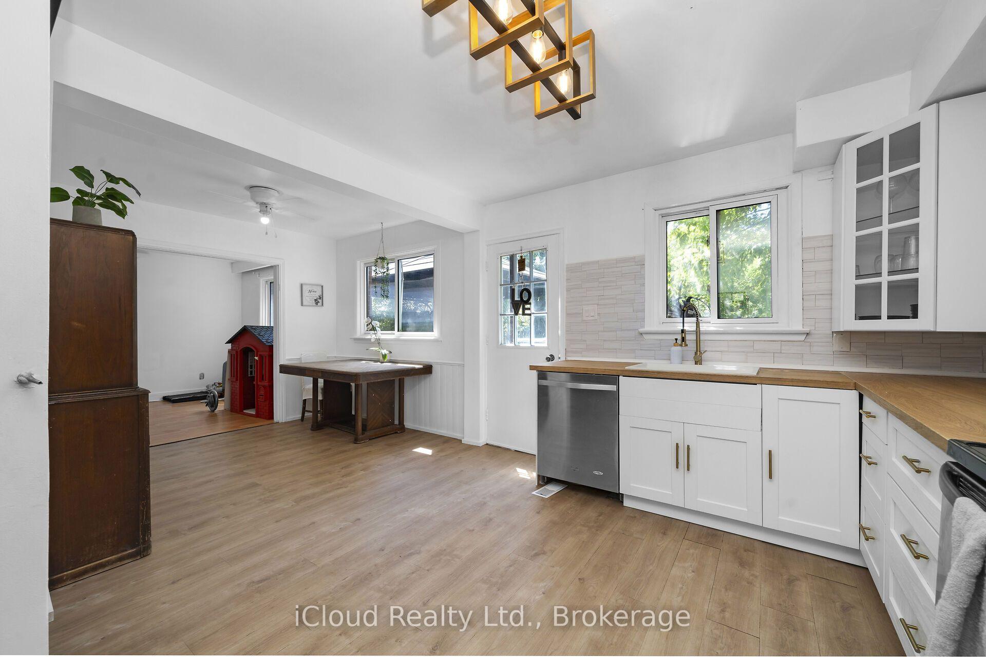 Photo 13 of 32 Mowbray Place, Halton Hills, Acton — HOMEH