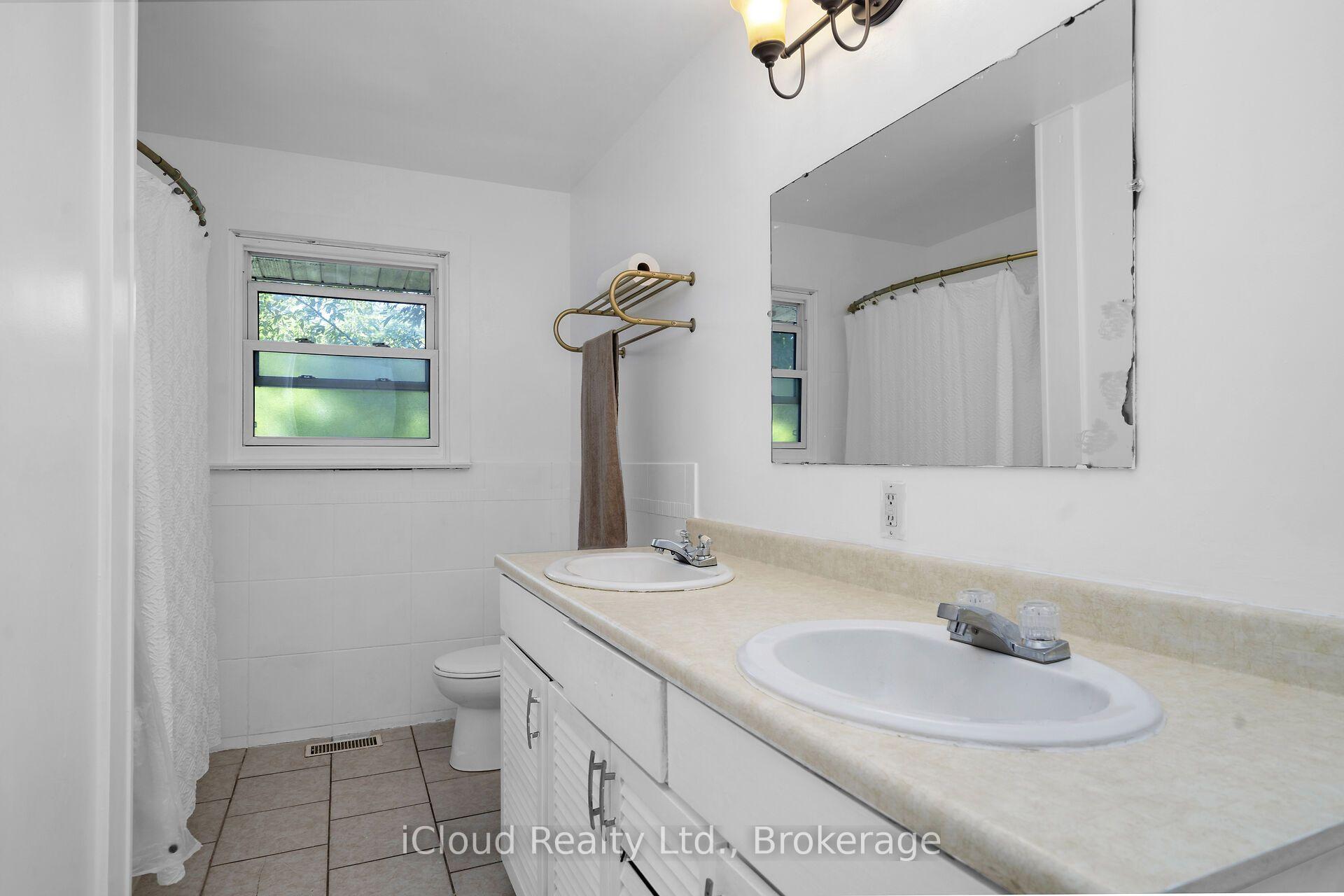 Photo 21 of 32 Mowbray Place, Halton Hills, Acton — HOMEH