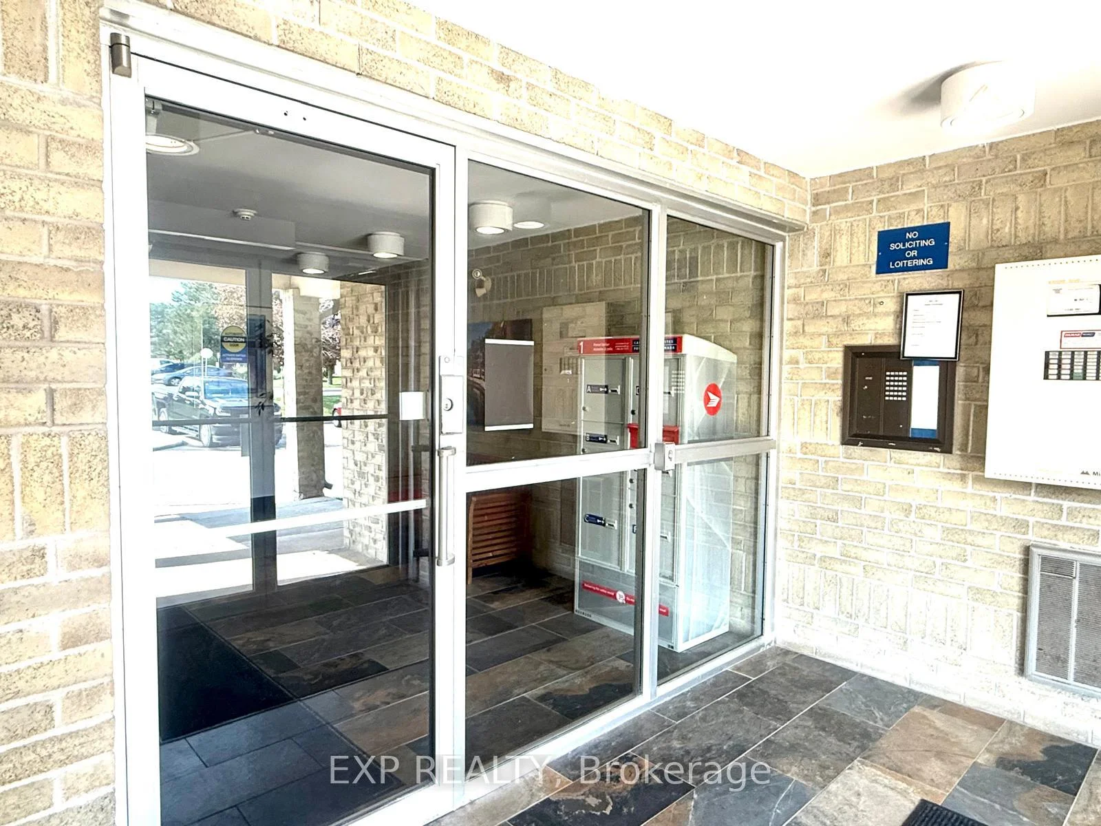 Photo 6 of Unit 210, 739 Deveron Crescent, London, South T — HOMEH