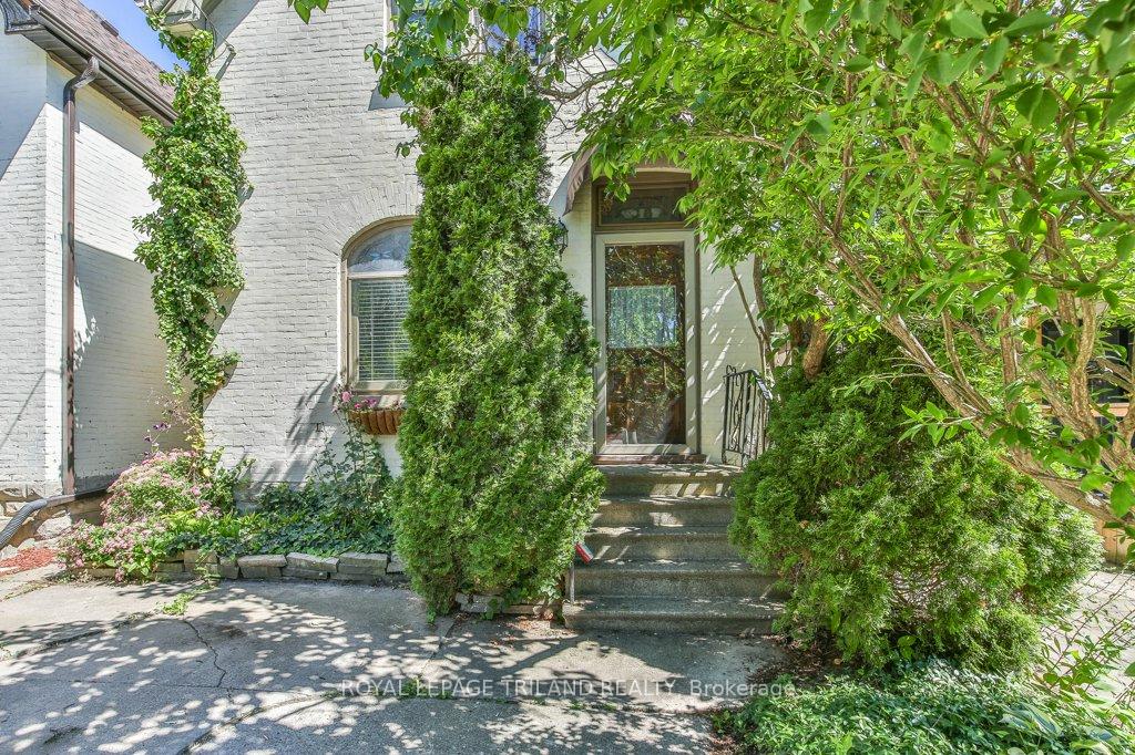 Photo 2 of 38 Byron Avenue E, London, South F — HOMEH
