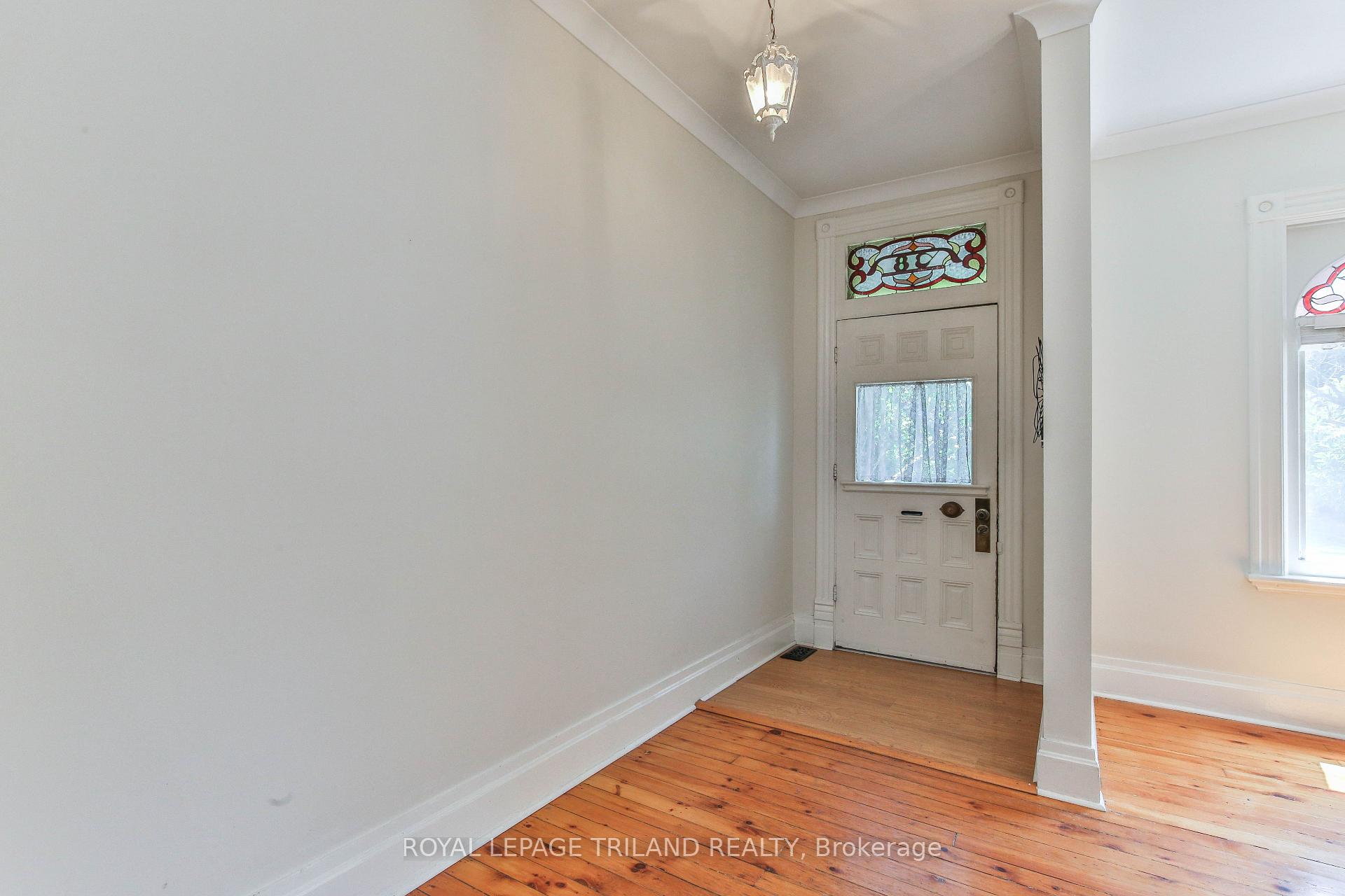 Photo 4 of 38 Byron Avenue E, London, South F — HOMEH