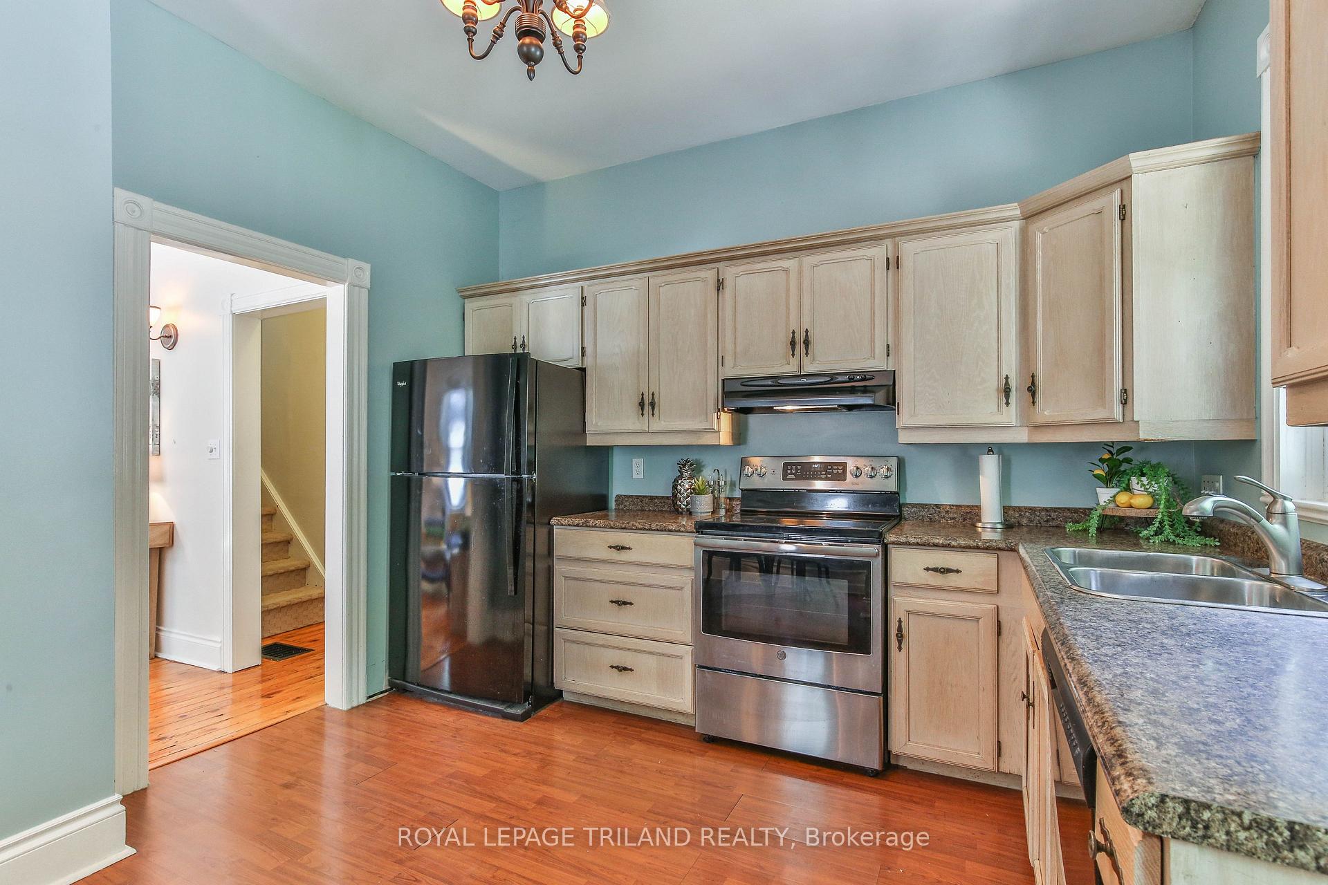 Photo 14 of 38 Byron Avenue E, London, South F — HOMEH