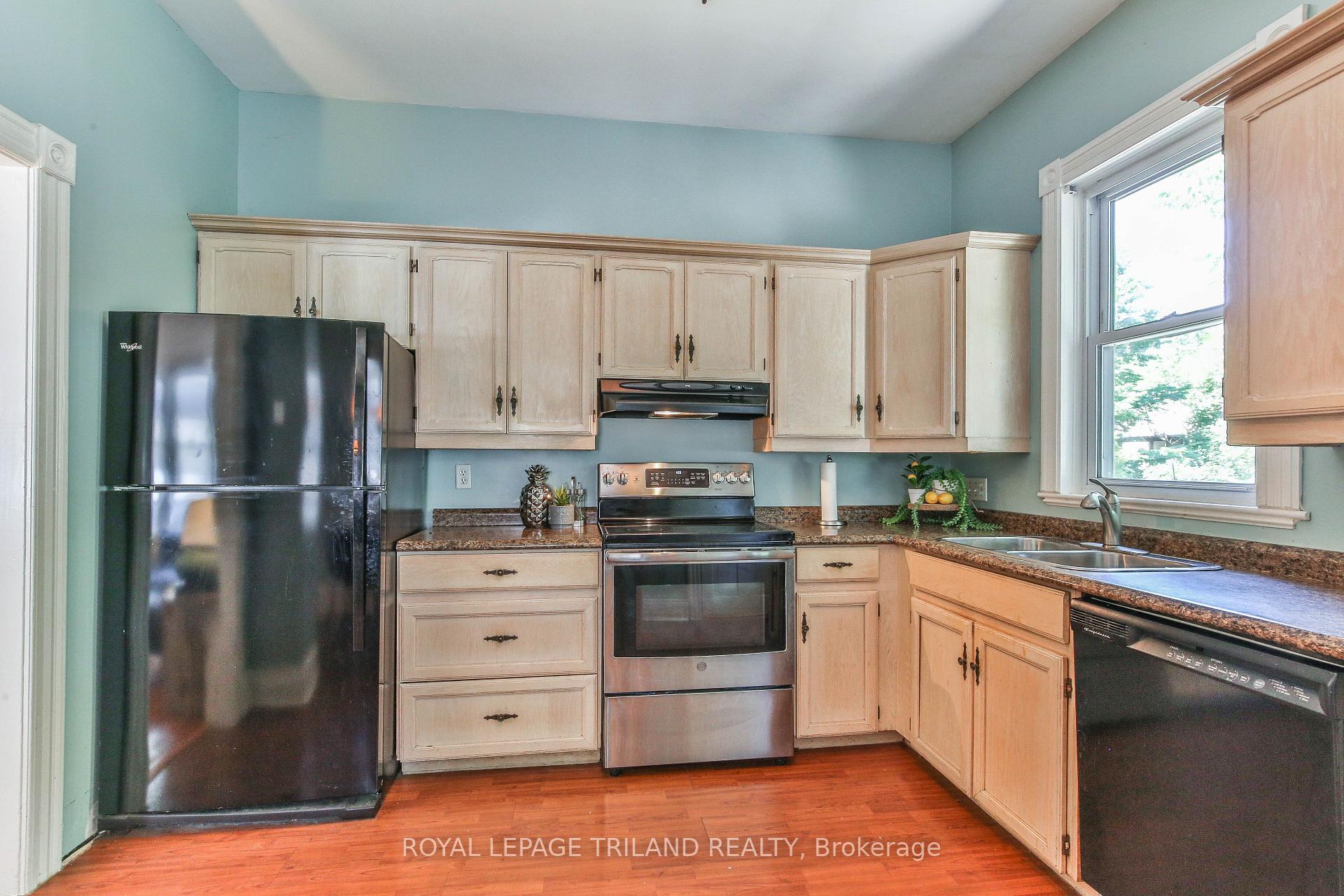Photo 15 of 38 Byron Avenue E, London, South F — HOMEH
