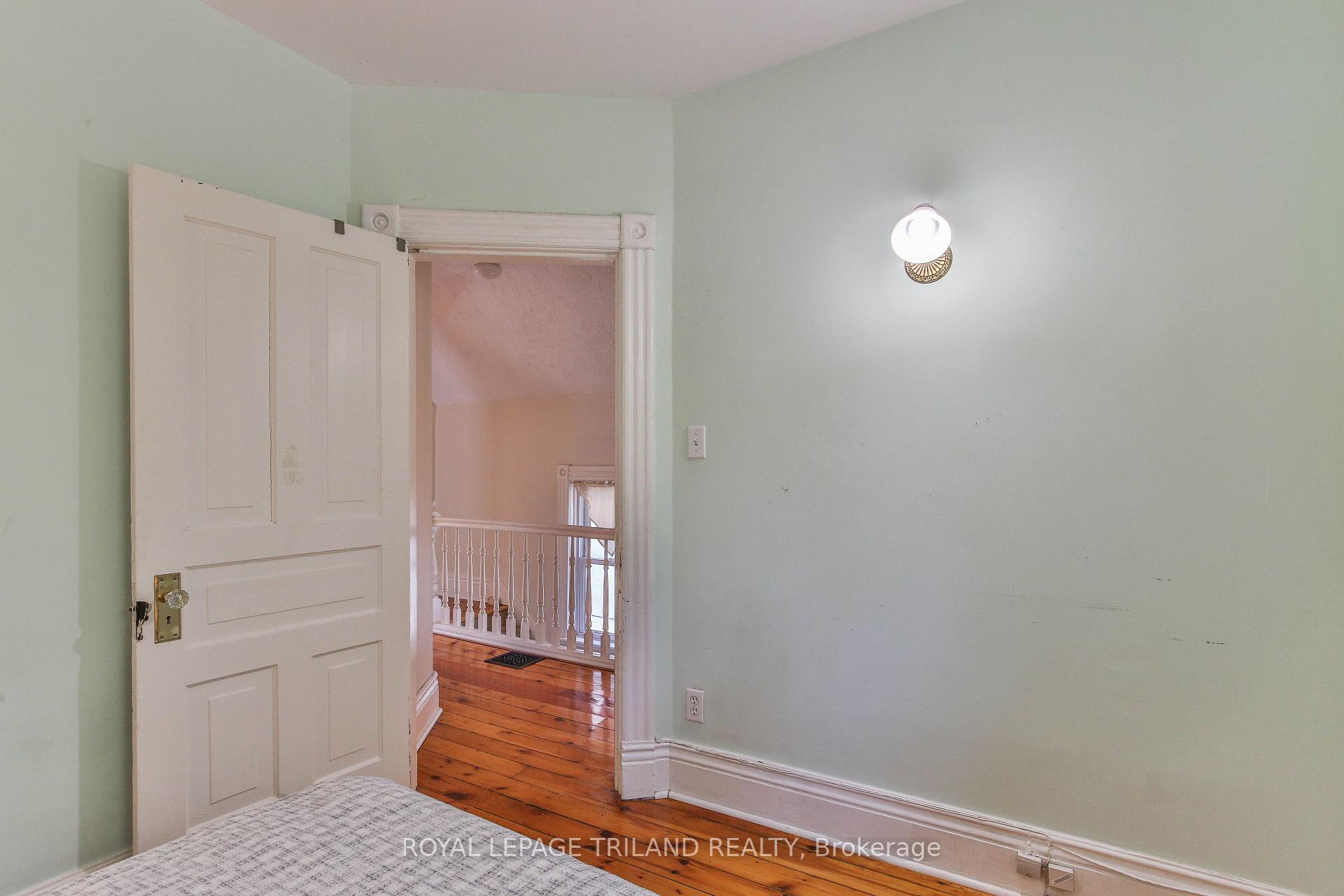 Photo 25 of 38 Byron Avenue E, London, South F — HOMEH