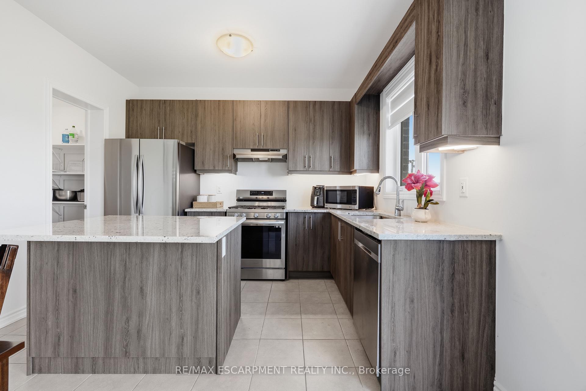 Photo 9 of 147 Midland Place, Welland, Hwy 406/Welland — HOMEH