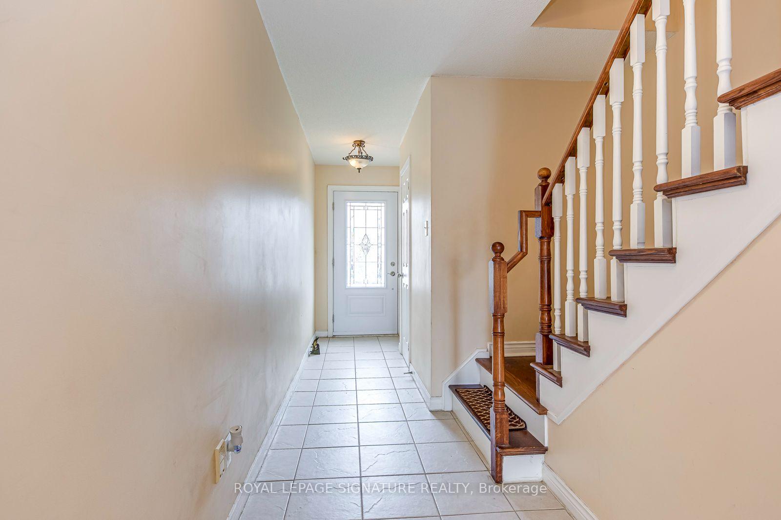 Photo 2 of 6 Wood Circle, Caledon, Bolton East — HOMEH