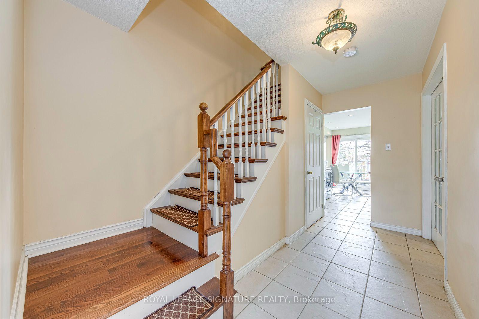 Photo 10 of 6 Wood Circle, Caledon, Bolton East — HOMEH
