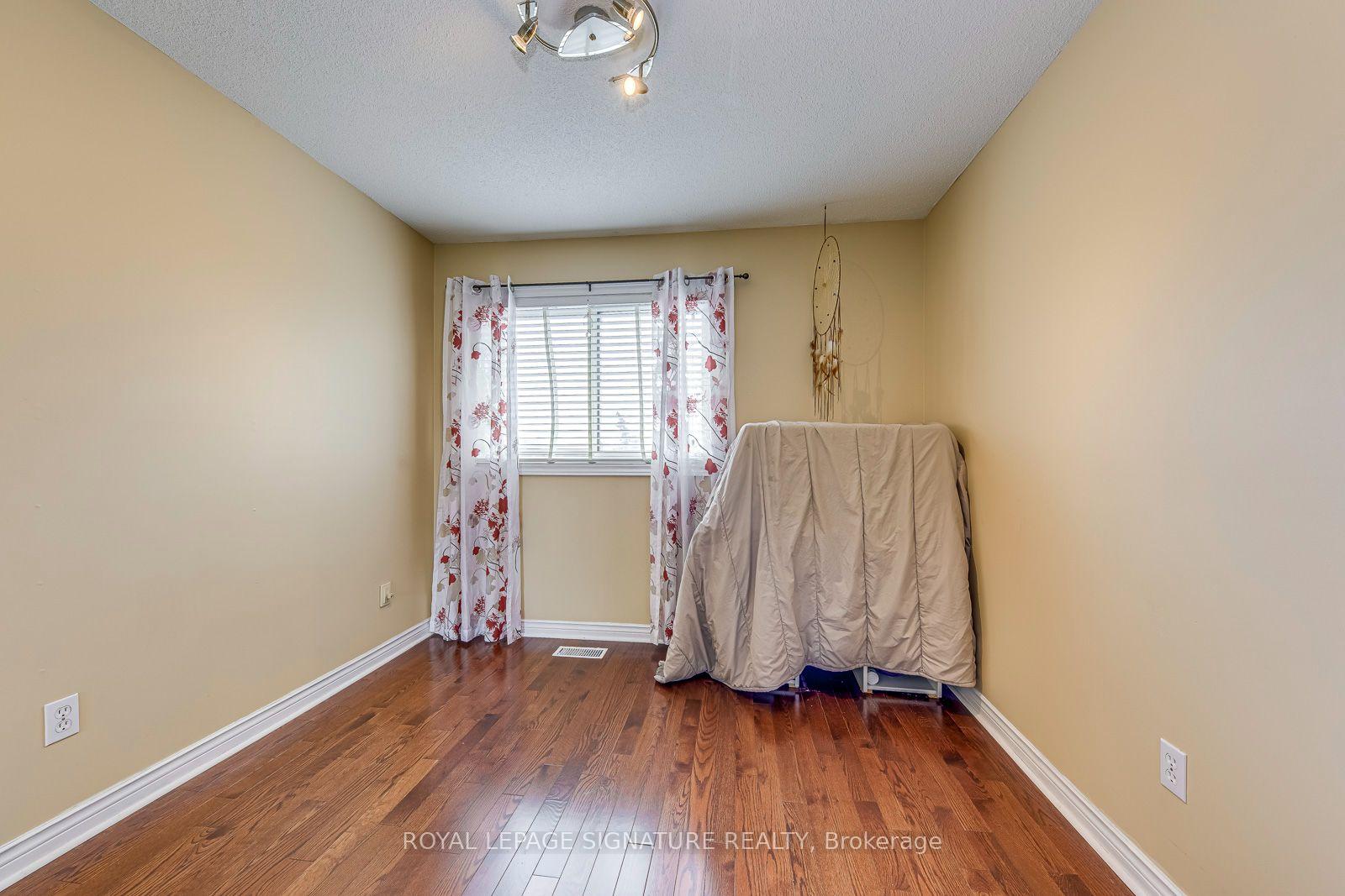 Photo 18 of 6 Wood Circle, Caledon, Bolton East — HOMEH