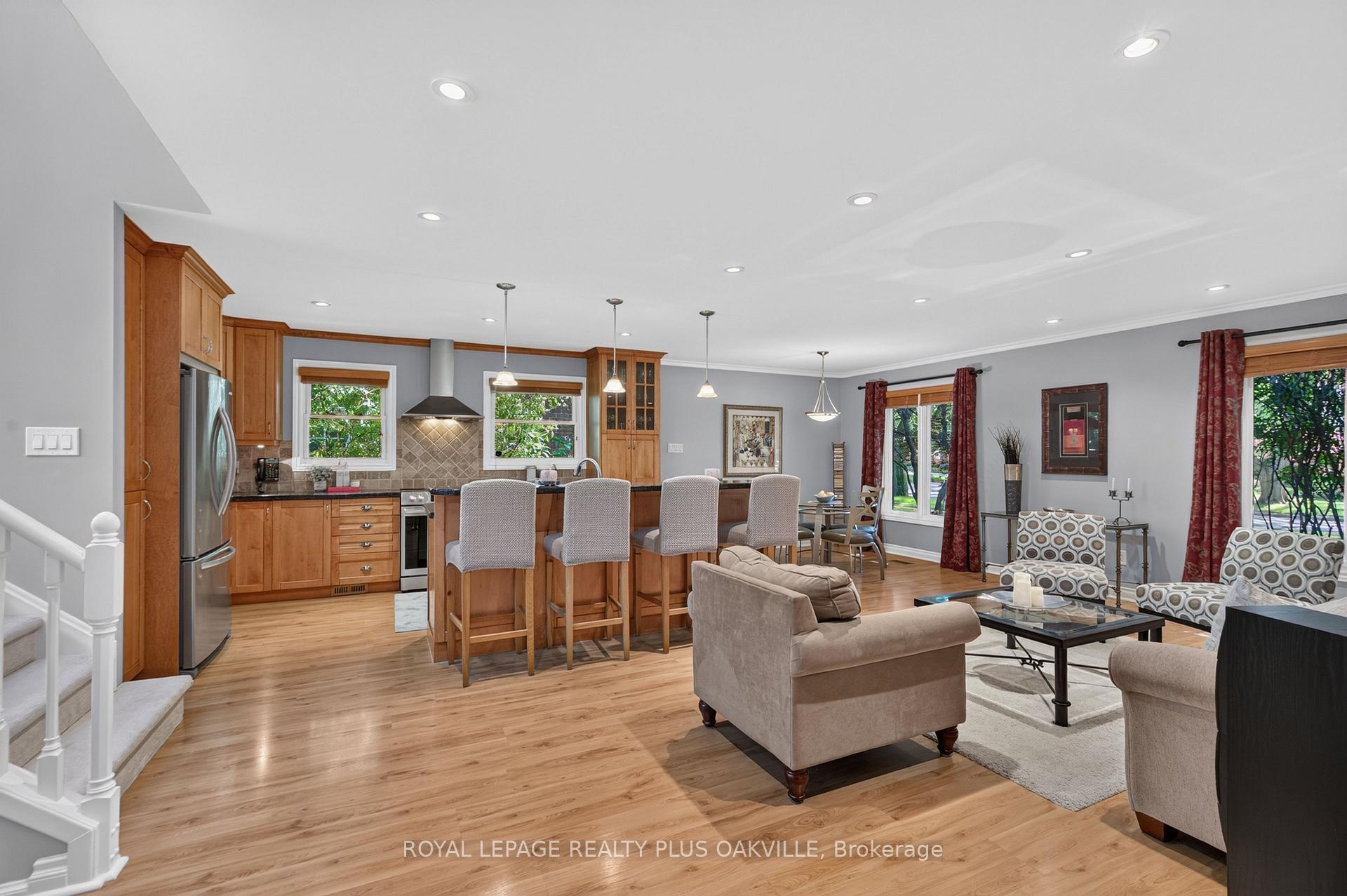 Photo 2 of 4527 Concord Place, Burlington, Shoreacres — HOMEH