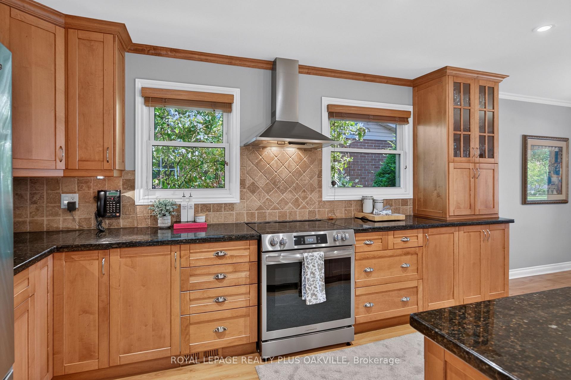 Photo 5 of 4527 Concord Place, Burlington, Shoreacres — HOMEH