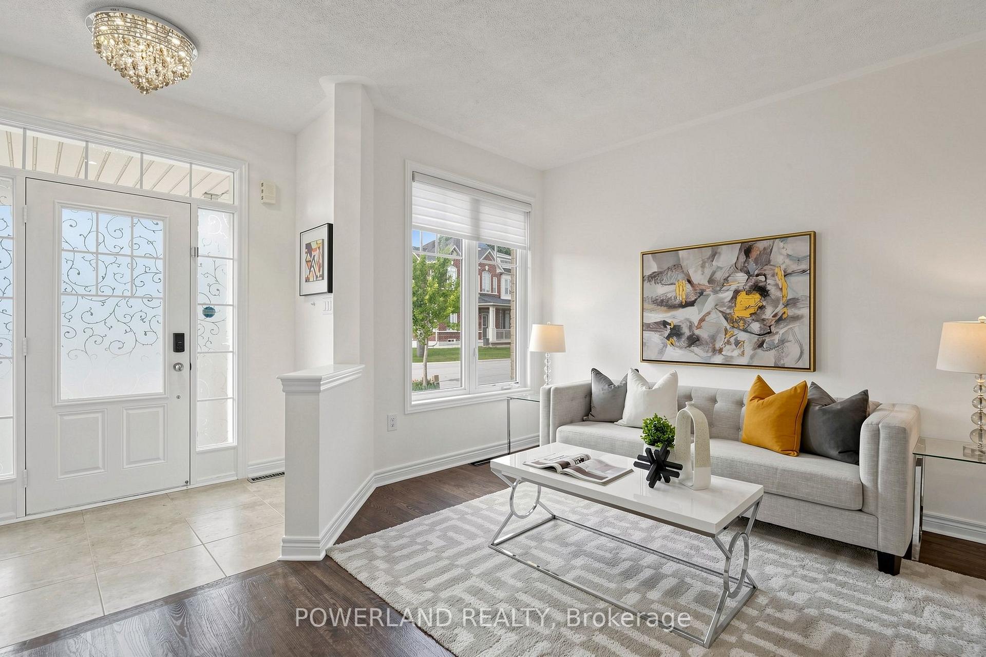 Photo 2 of 17 Fierheller Court, Markham, Berczy — HOMEH