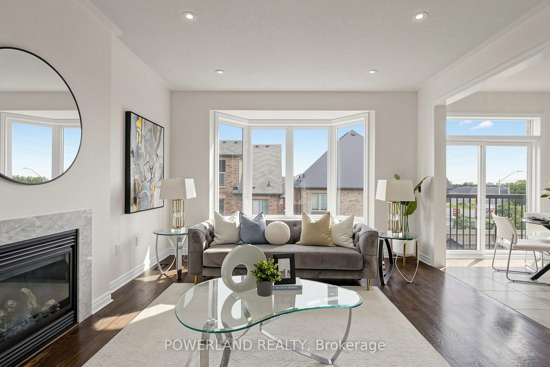 Photo 10 of 17 Fierheller Court, Markham, Berczy — HOMEH