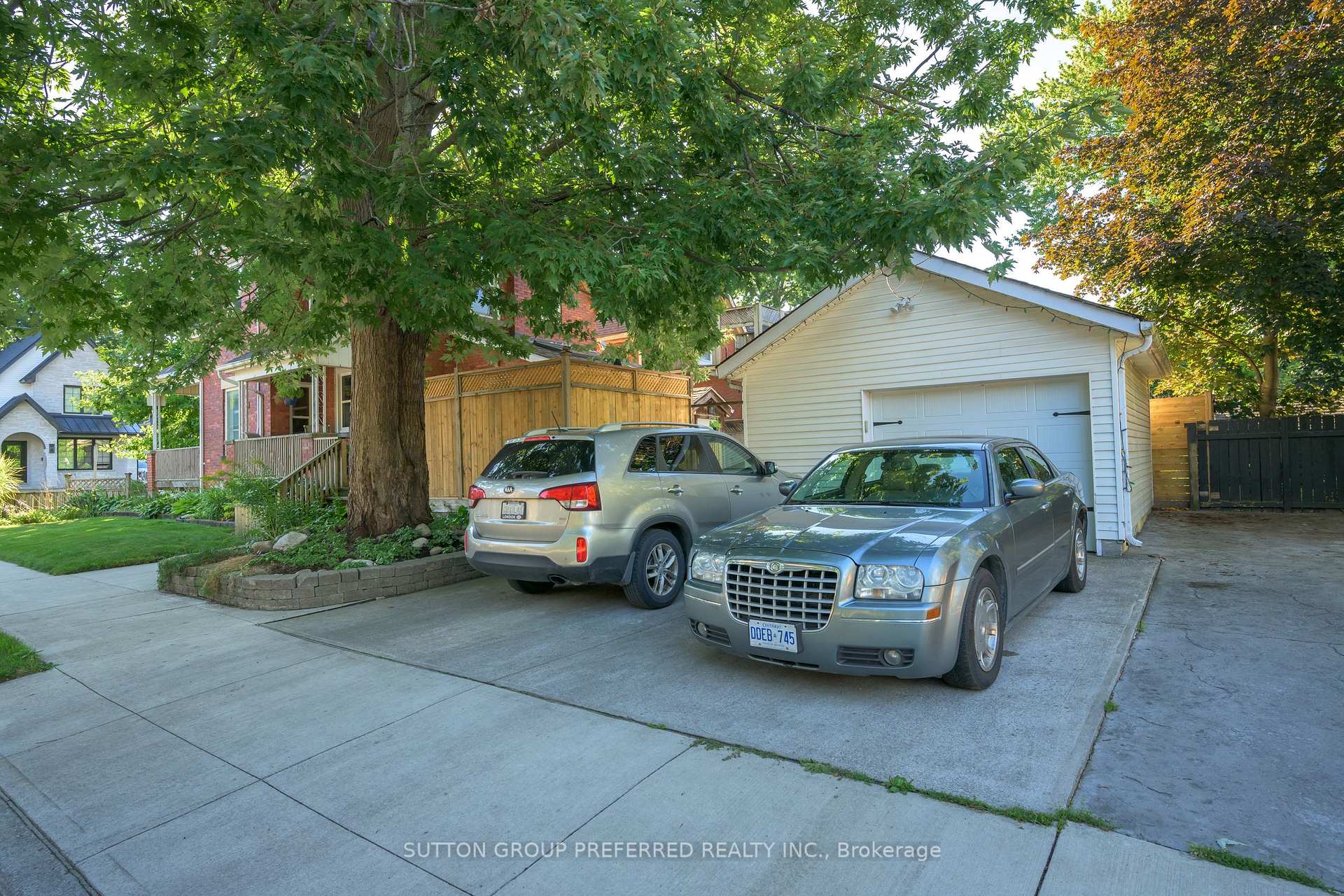 Photo 4 of 447 Woodman Avenue, London, East G — HOMEH
