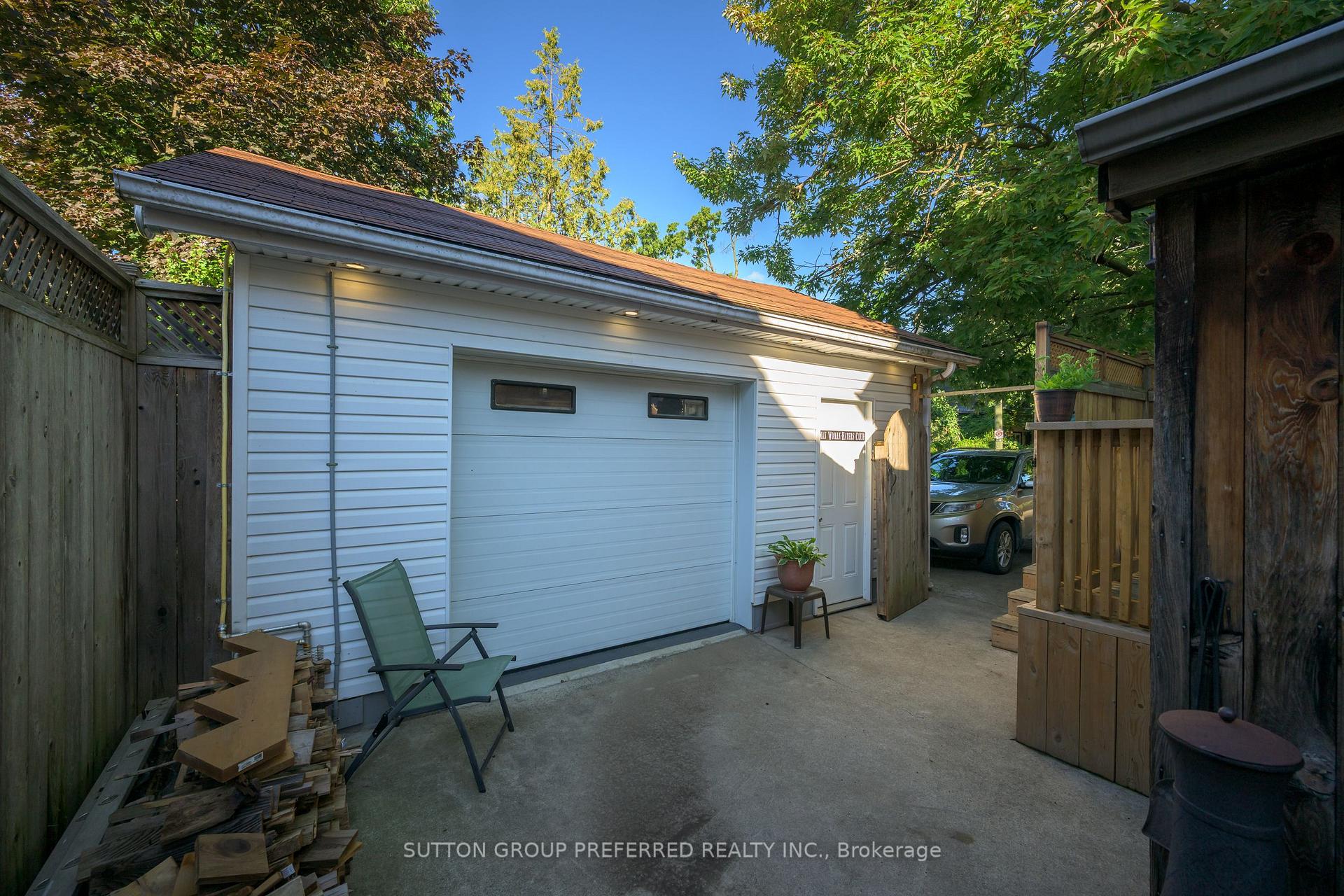 Photo 7 of 447 Woodman Avenue, London, East G — HOMEH