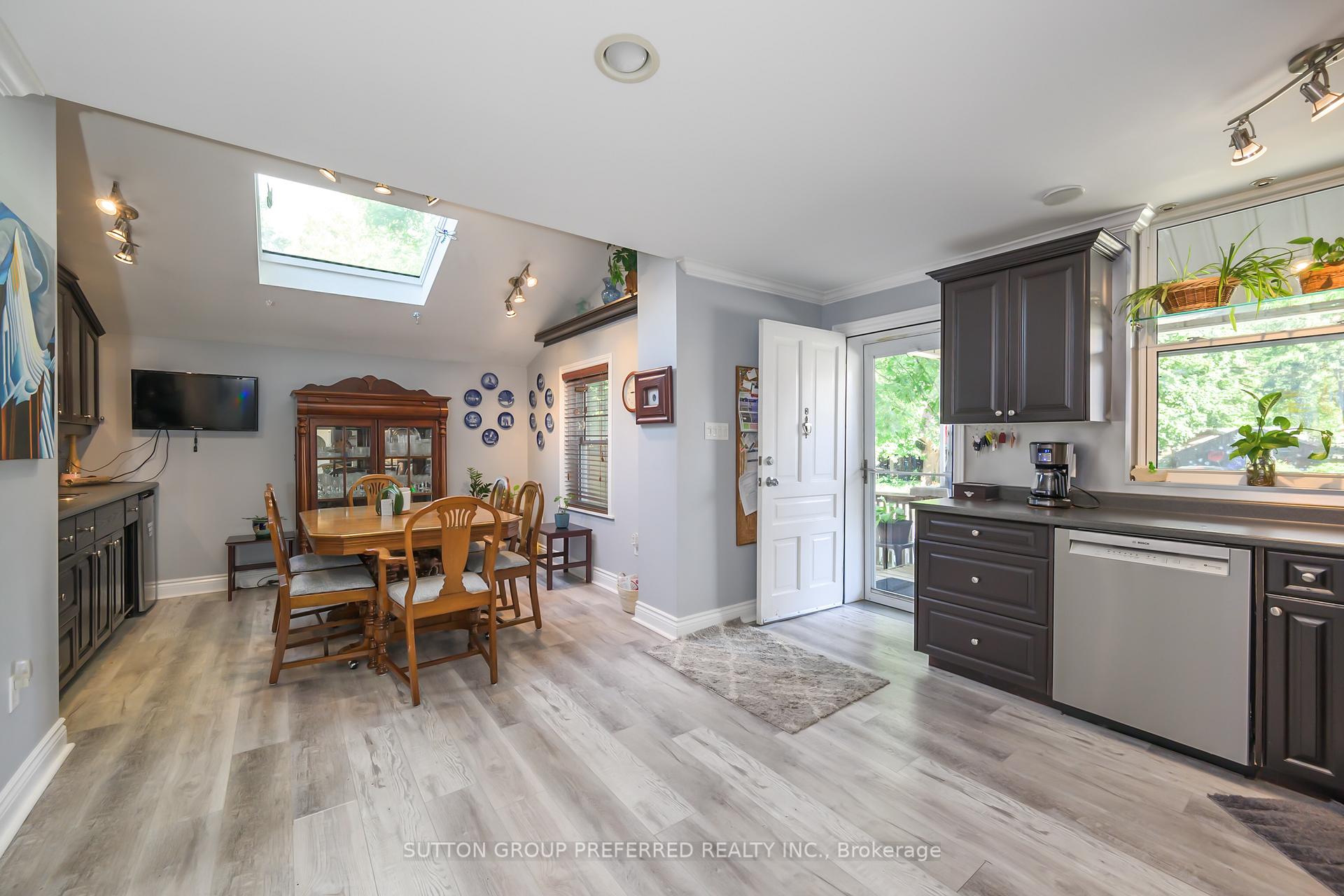 Photo 21 of 447 Woodman Avenue, London, East G — HOMEH