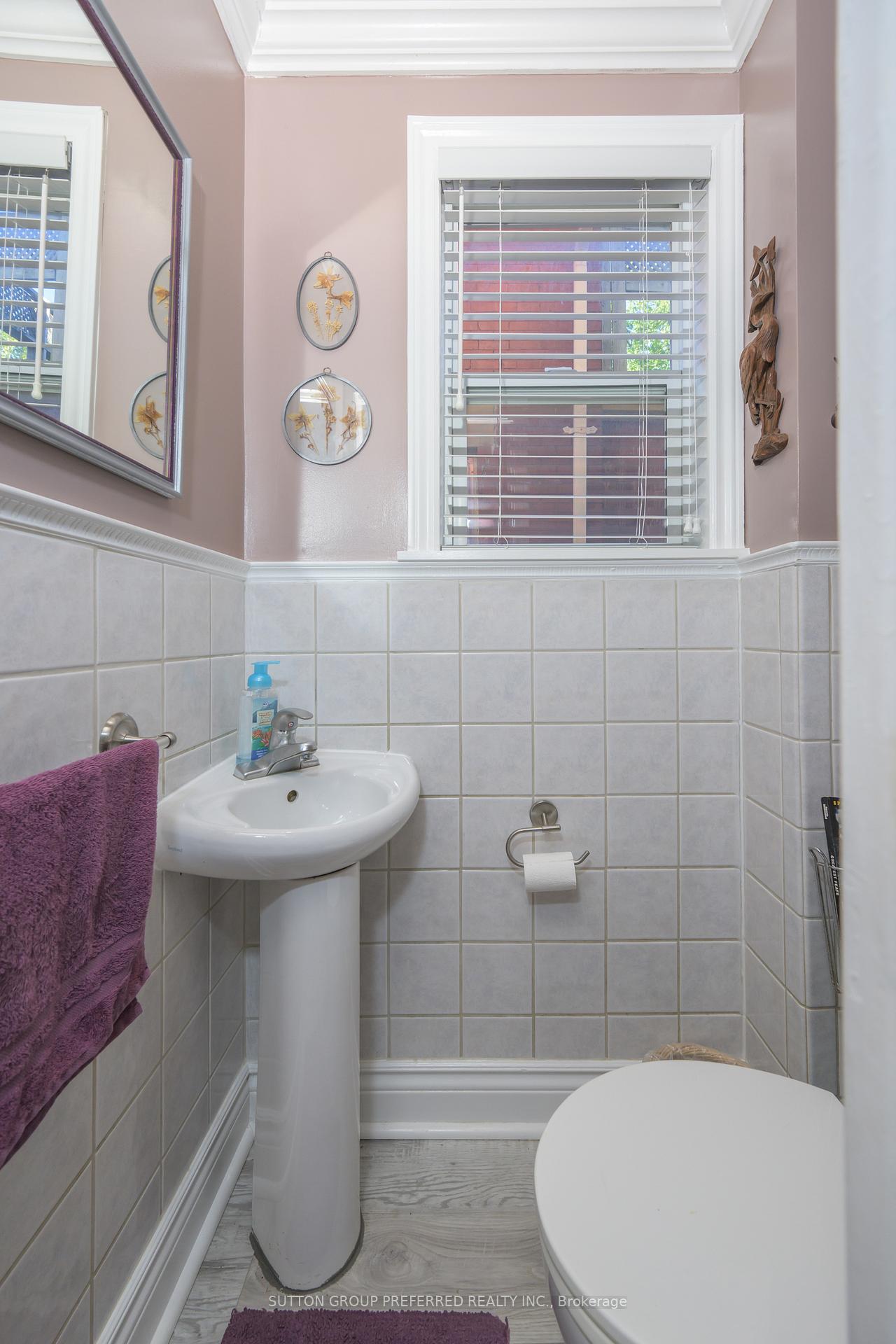 Photo 23 of 447 Woodman Avenue, London, East G — HOMEH
