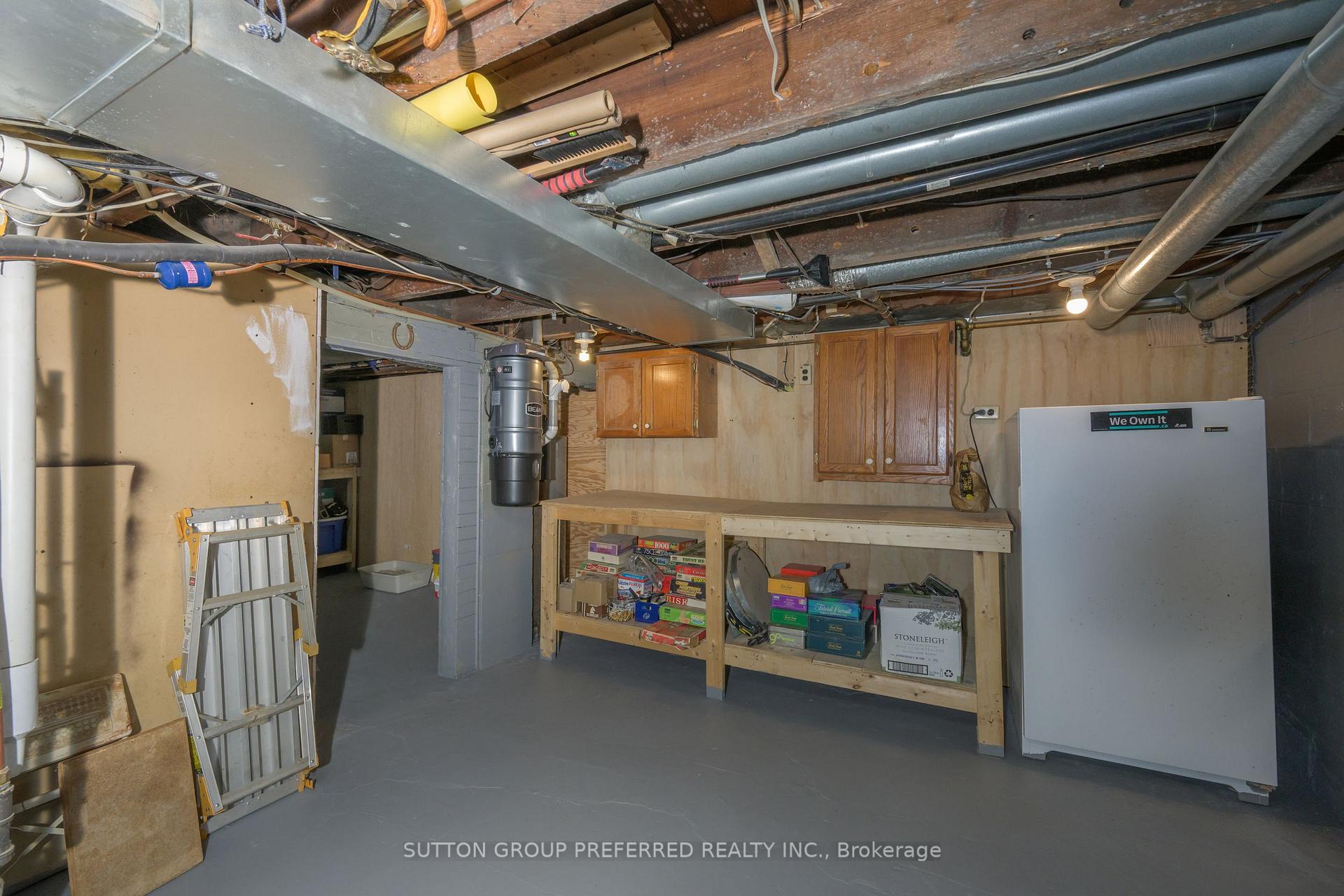 Photo 33 of 447 Woodman Avenue, London, East G — HOMEH