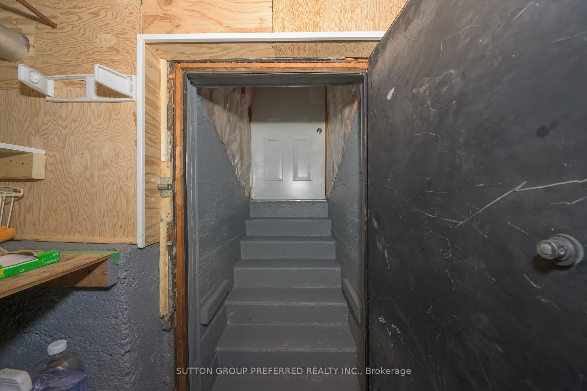 Photo 37 of 447 Woodman Avenue, London, East G — HOMEH