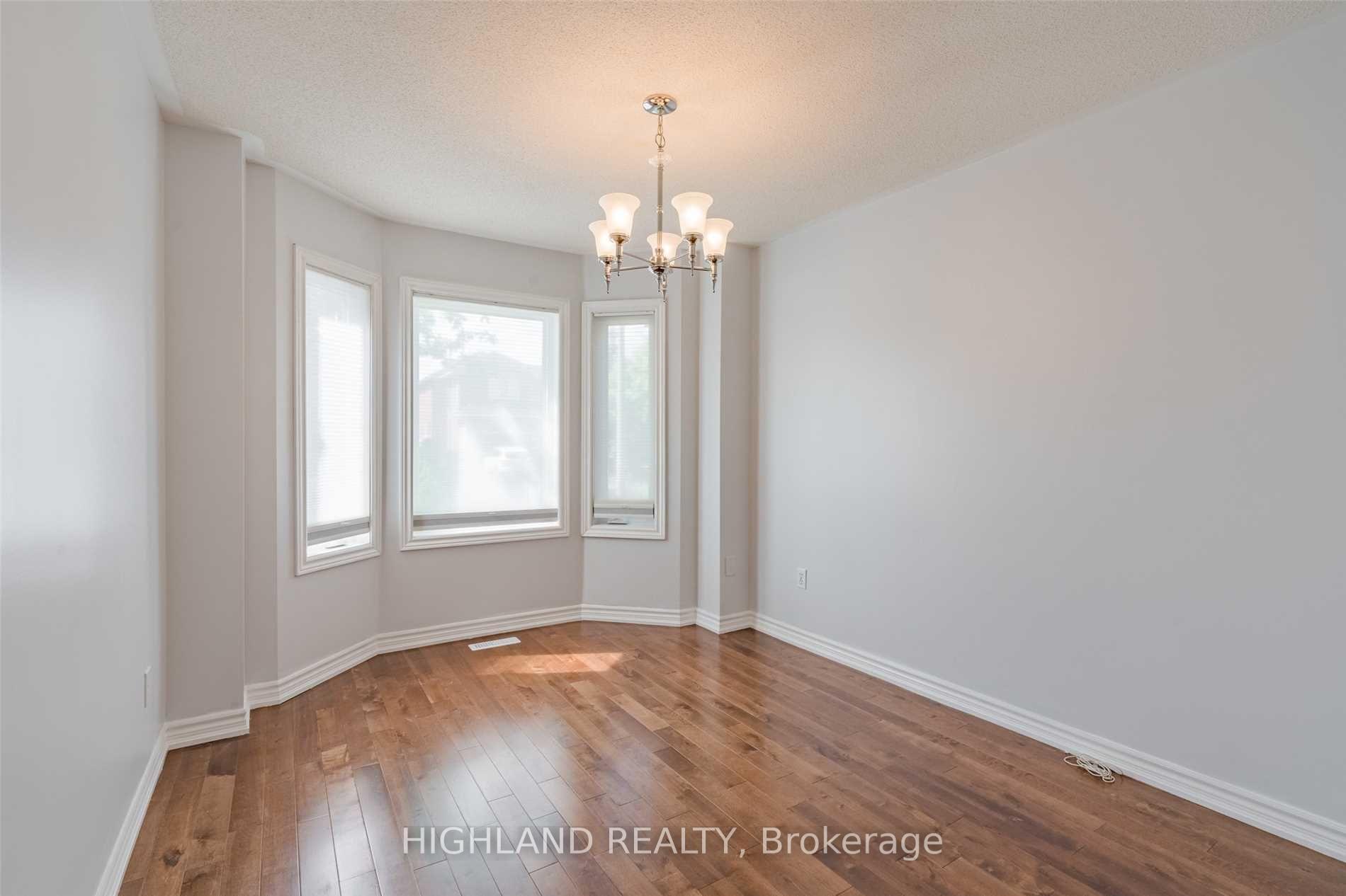Photo 2 of 1130 Glen Valley Road, Oakville, West Oak Trails — HOMEH