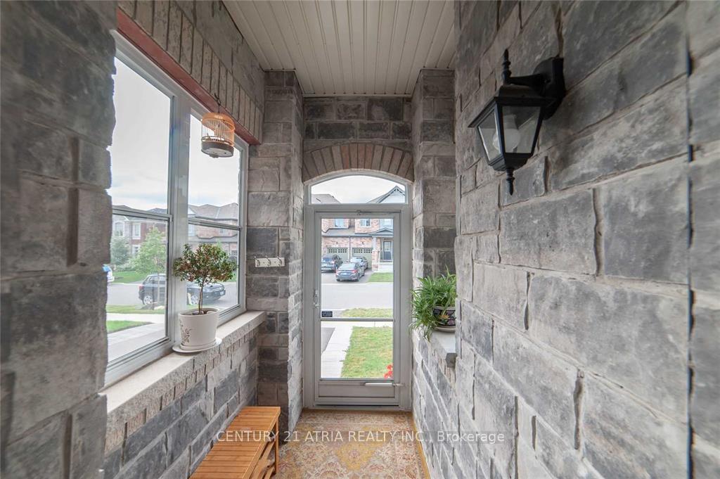 Photo 2 of 58 Mondial Crescent, East Gwillimbury, Queensville — HOMEH