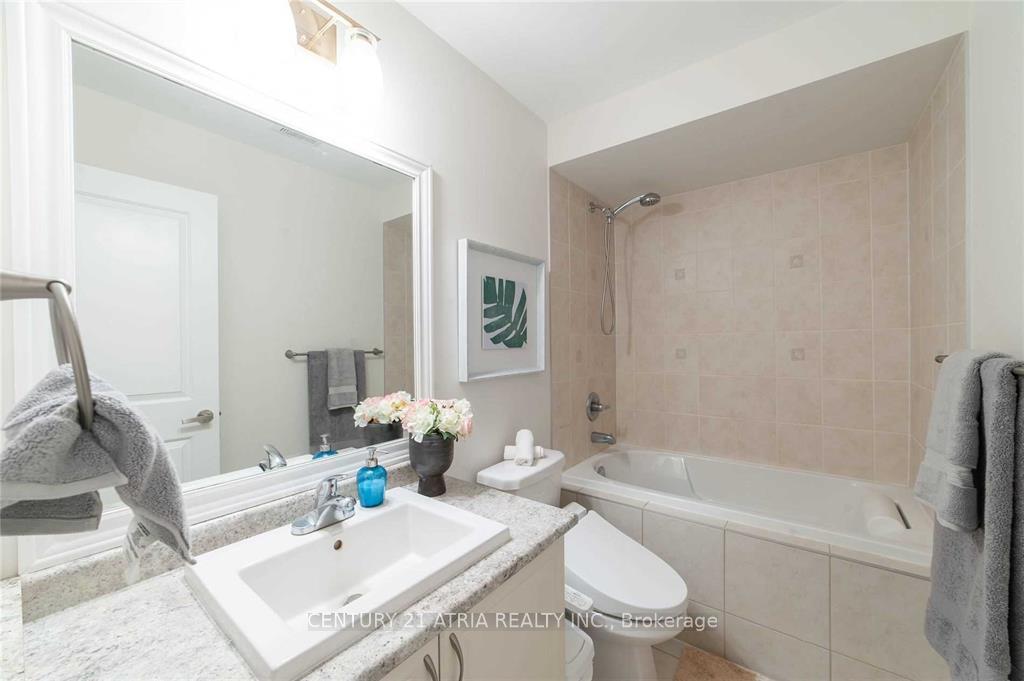 Photo 7 of 58 Mondial Crescent, East Gwillimbury, Queensville — HOMEH