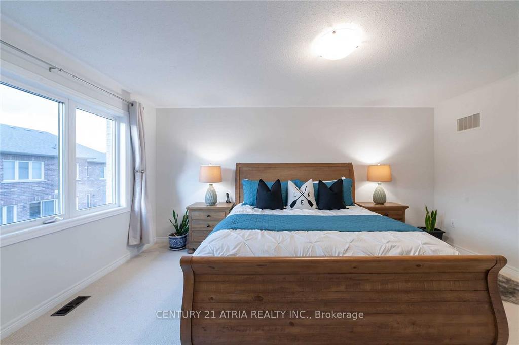 Photo 9 of 58 Mondial Crescent, East Gwillimbury, Queensville — HOMEH