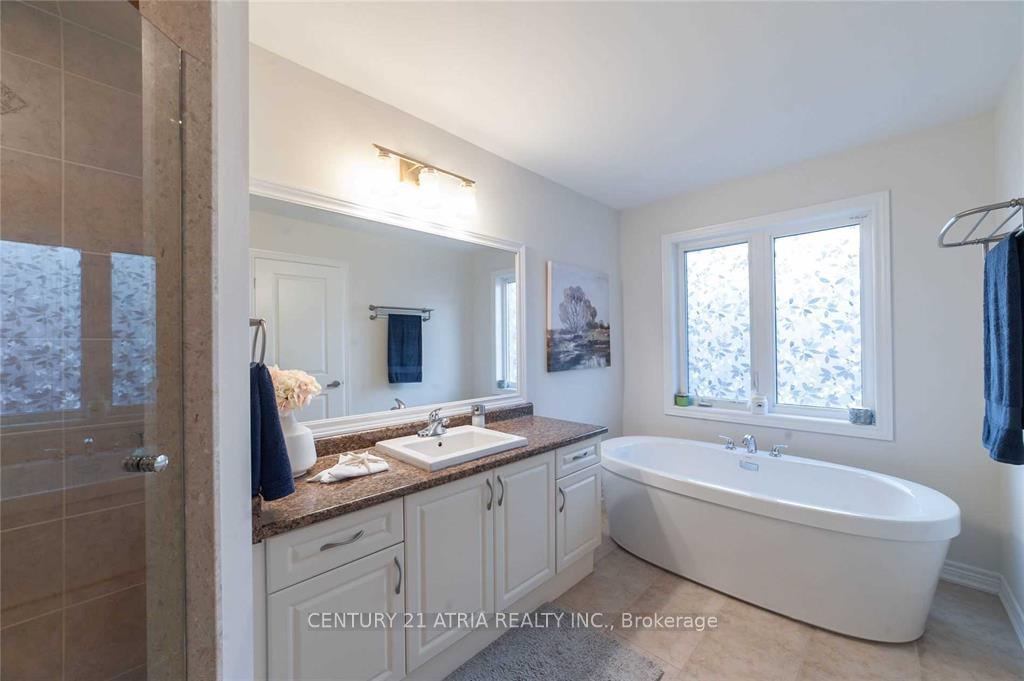 Photo 11 of 58 Mondial Crescent, East Gwillimbury, Queensville — HOMEH