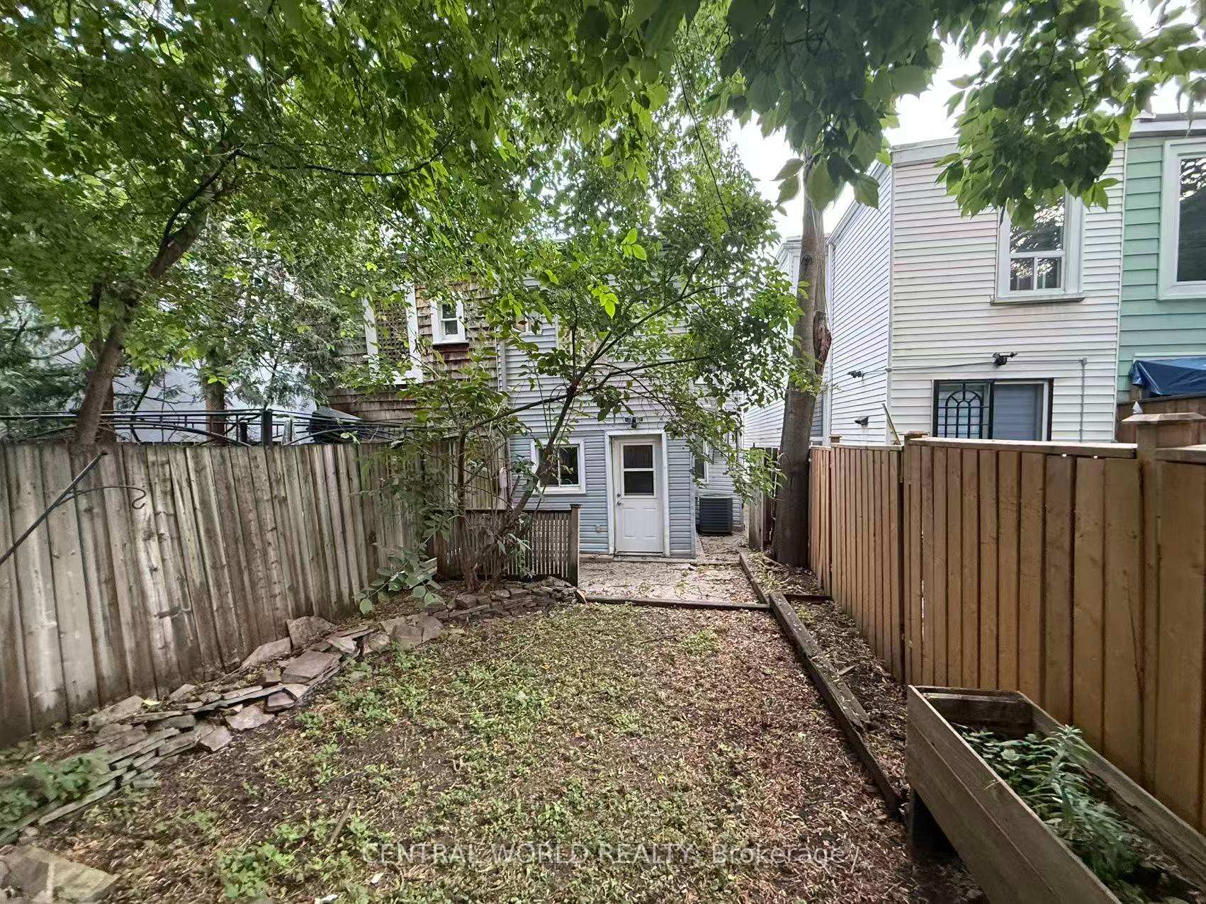 Photo 4 of 898 Eastern Avenue, Toronto, Greenwood-Coxwell — HOMEH