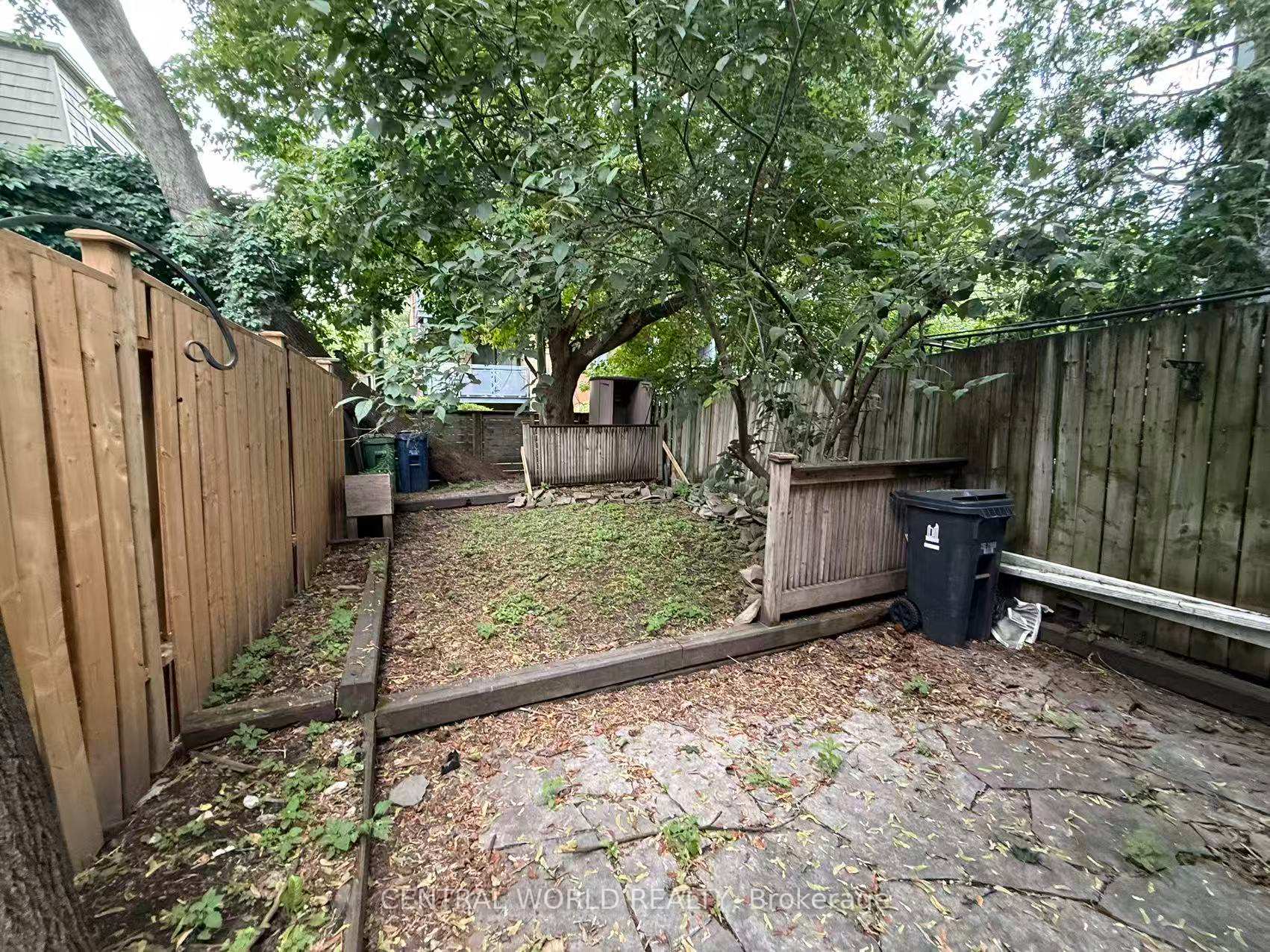 Photo 5 of 898 Eastern Avenue, Toronto, Greenwood-Coxwell — HOMEH