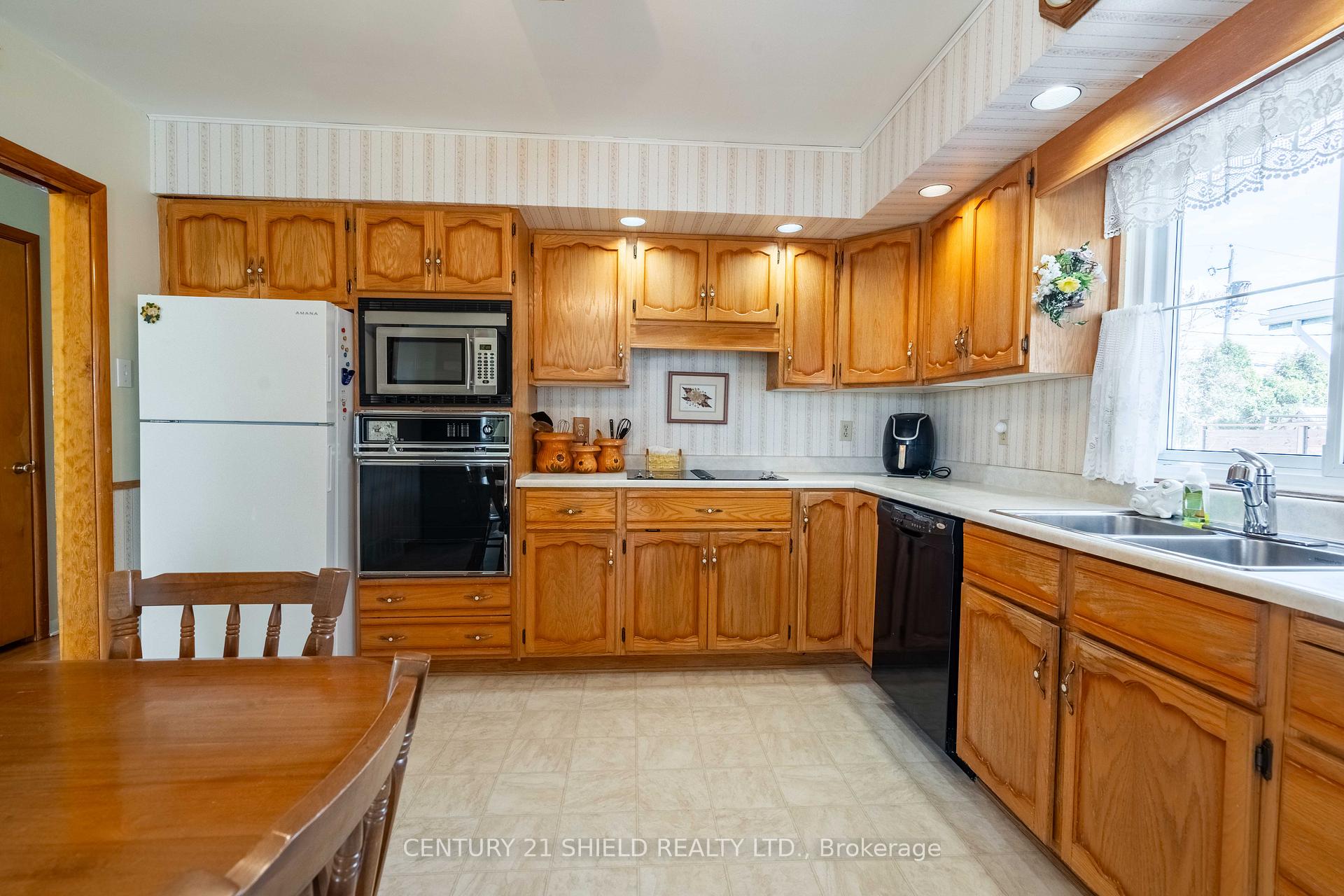 Photo 4 of 506 Anderson Drive, Cornwall — HOMEH
