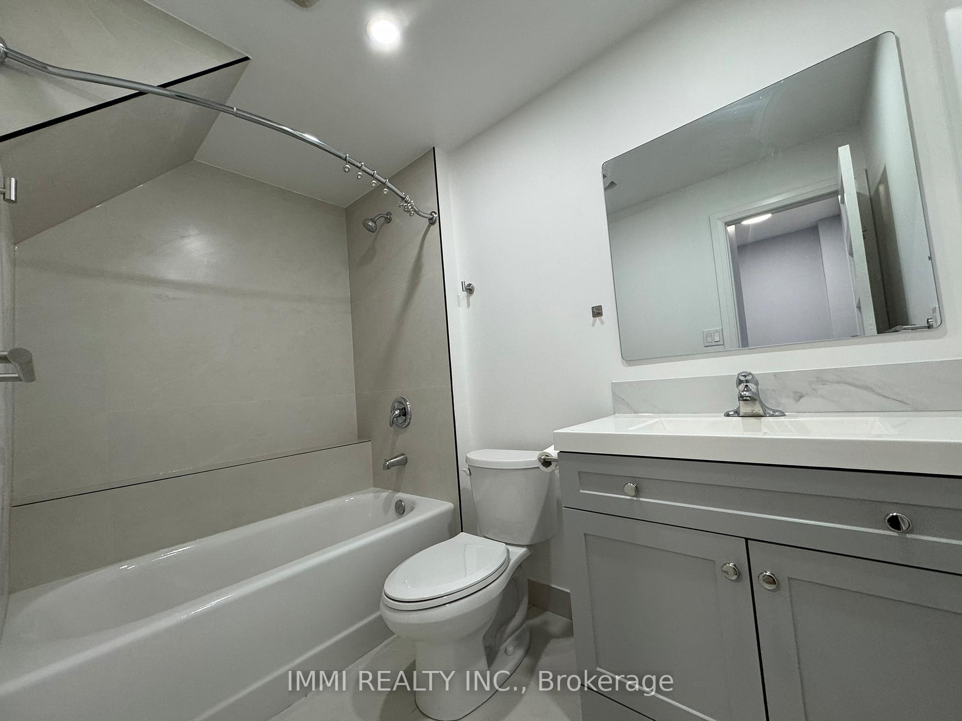 Photo 3 of Unit 202, 618 Bathurst Street, Toronto, Palmerston-Little Italy — HOMEH