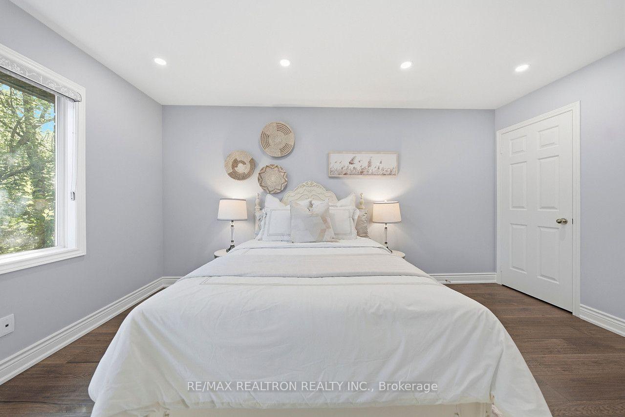 Photo 49 of 19 Prince Edward Boulevard, Markham, Thornlea — HOMEH