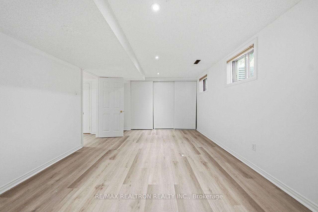Photo 61 of 19 Prince Edward Boulevard, Markham, Thornlea — HOMEH